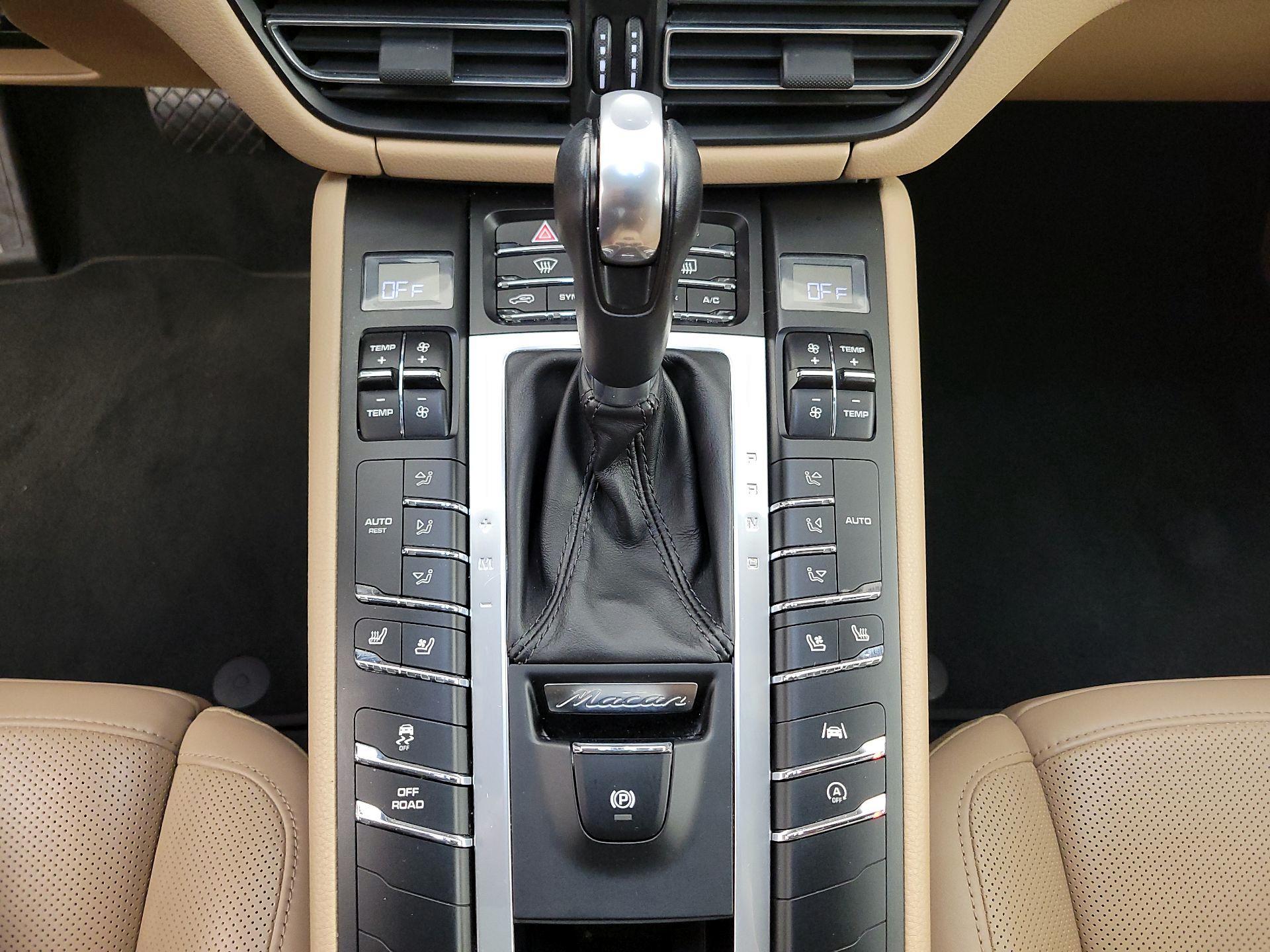 Thumbnail: 2021 Porsche Macan - 18