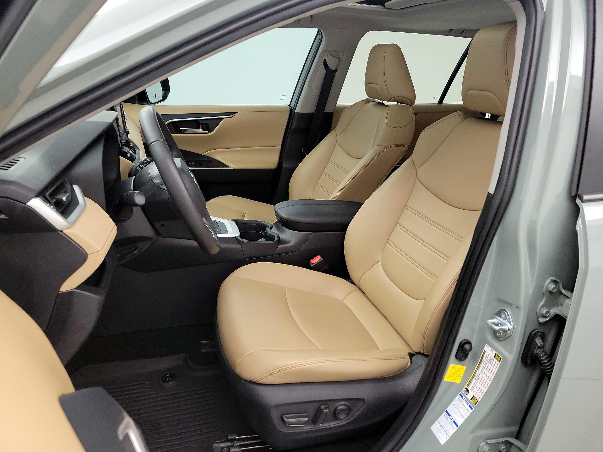 Thumbnail: 2021 Toyota RAV4 - 11