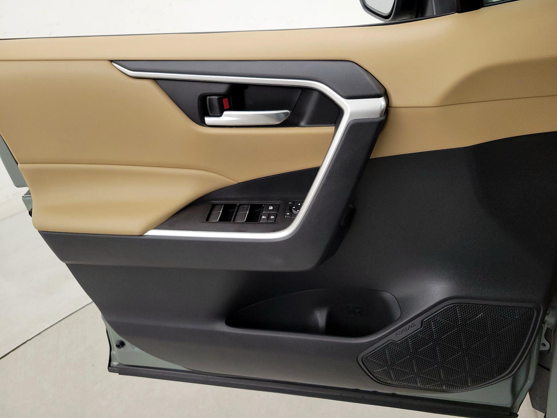 Thumbnail: 2021 Toyota RAV4 - 12