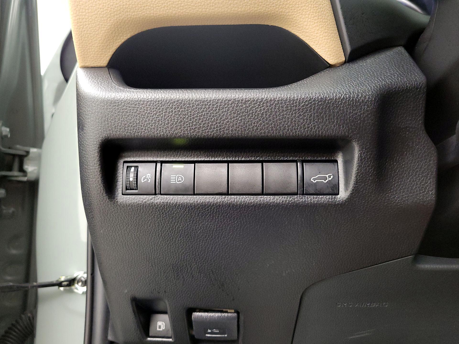Thumbnail: 2021 Toyota RAV4 - 13