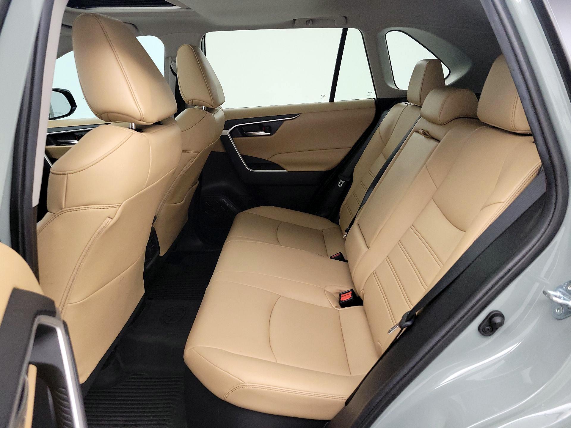 Thumbnail: 2021 Toyota RAV4 - 20