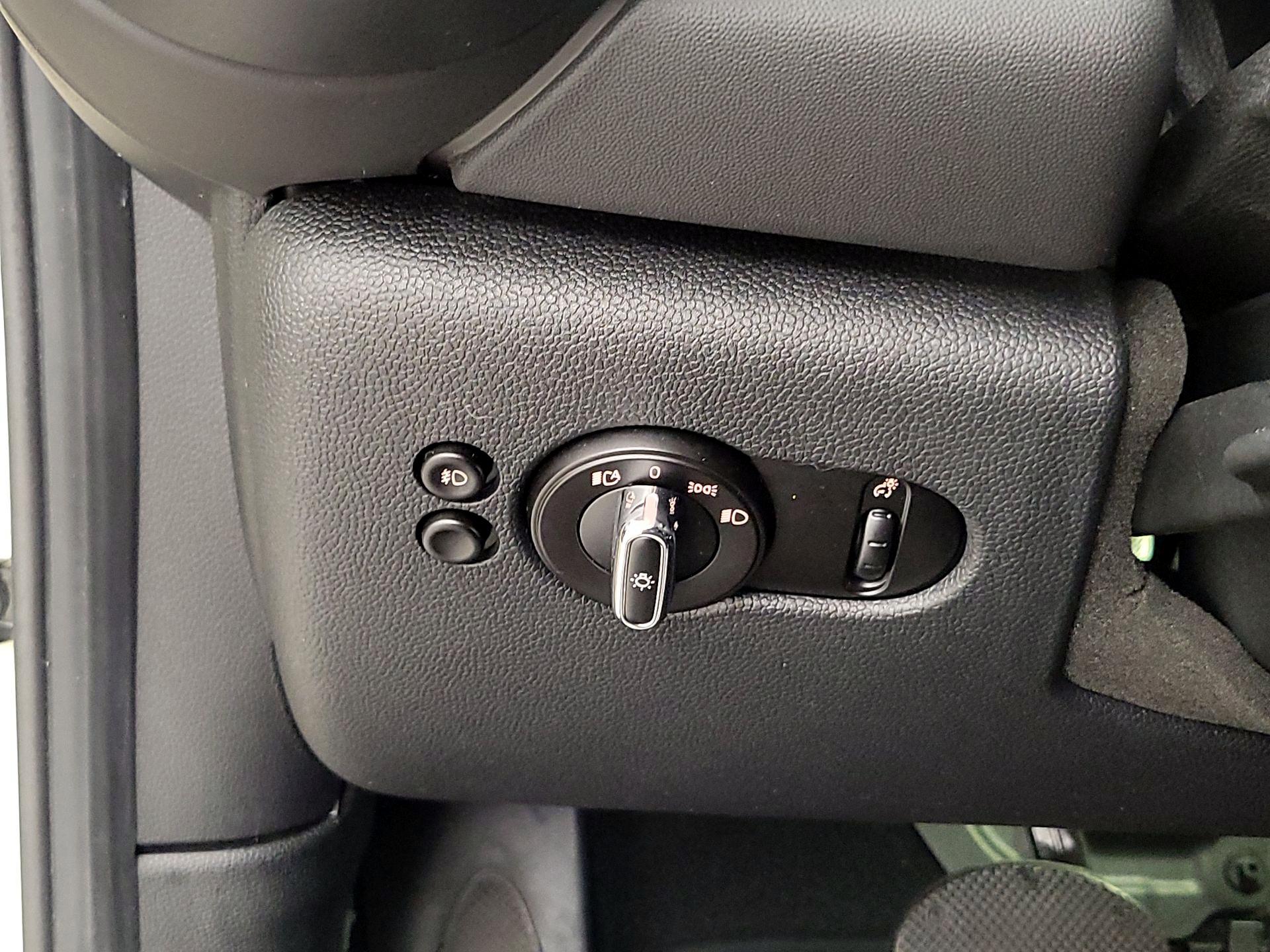 Thumbnail: 2016 MINI Cooper Hardtop - 13