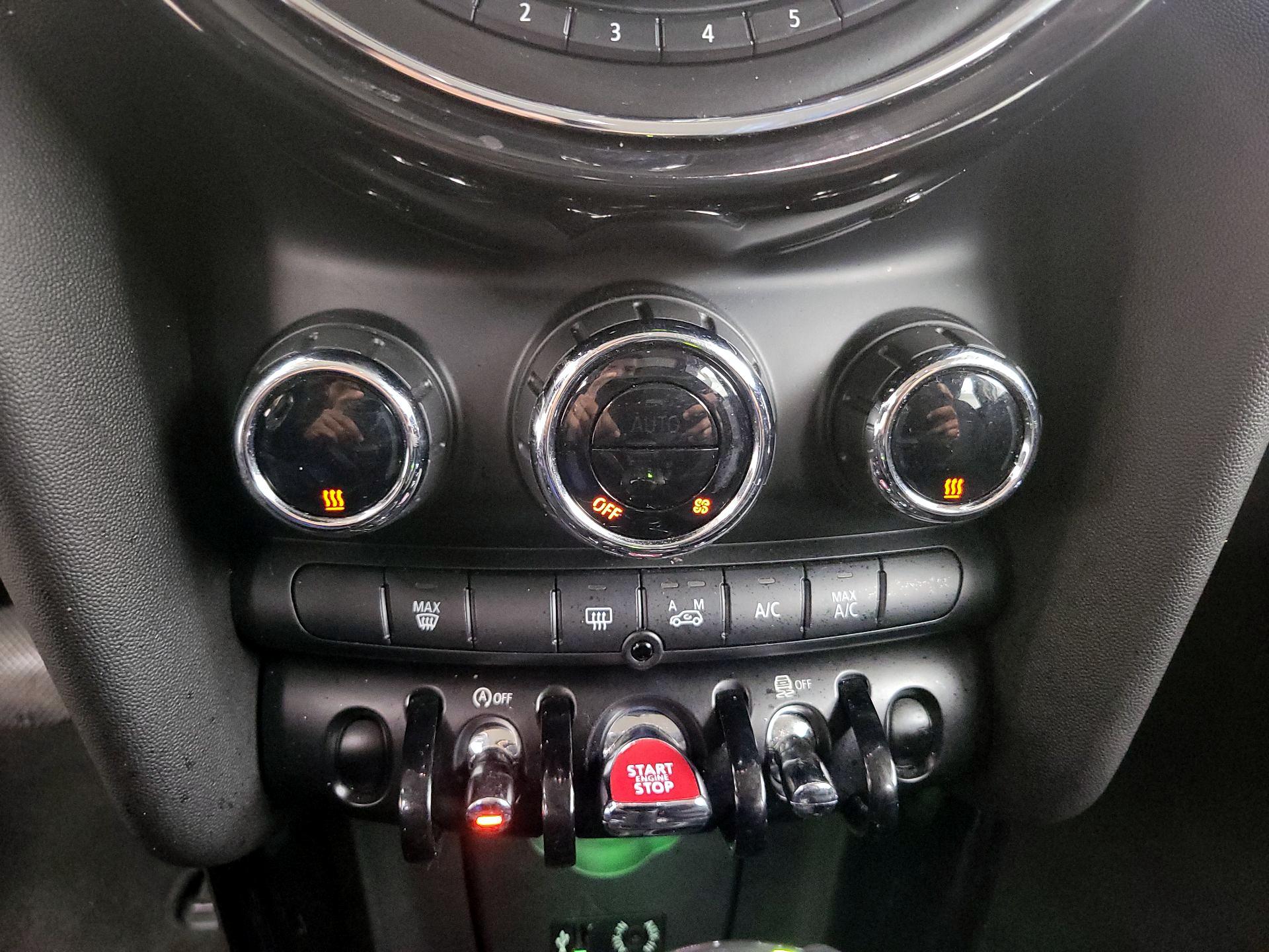 Thumbnail: 2016 MINI Cooper Hardtop - 15