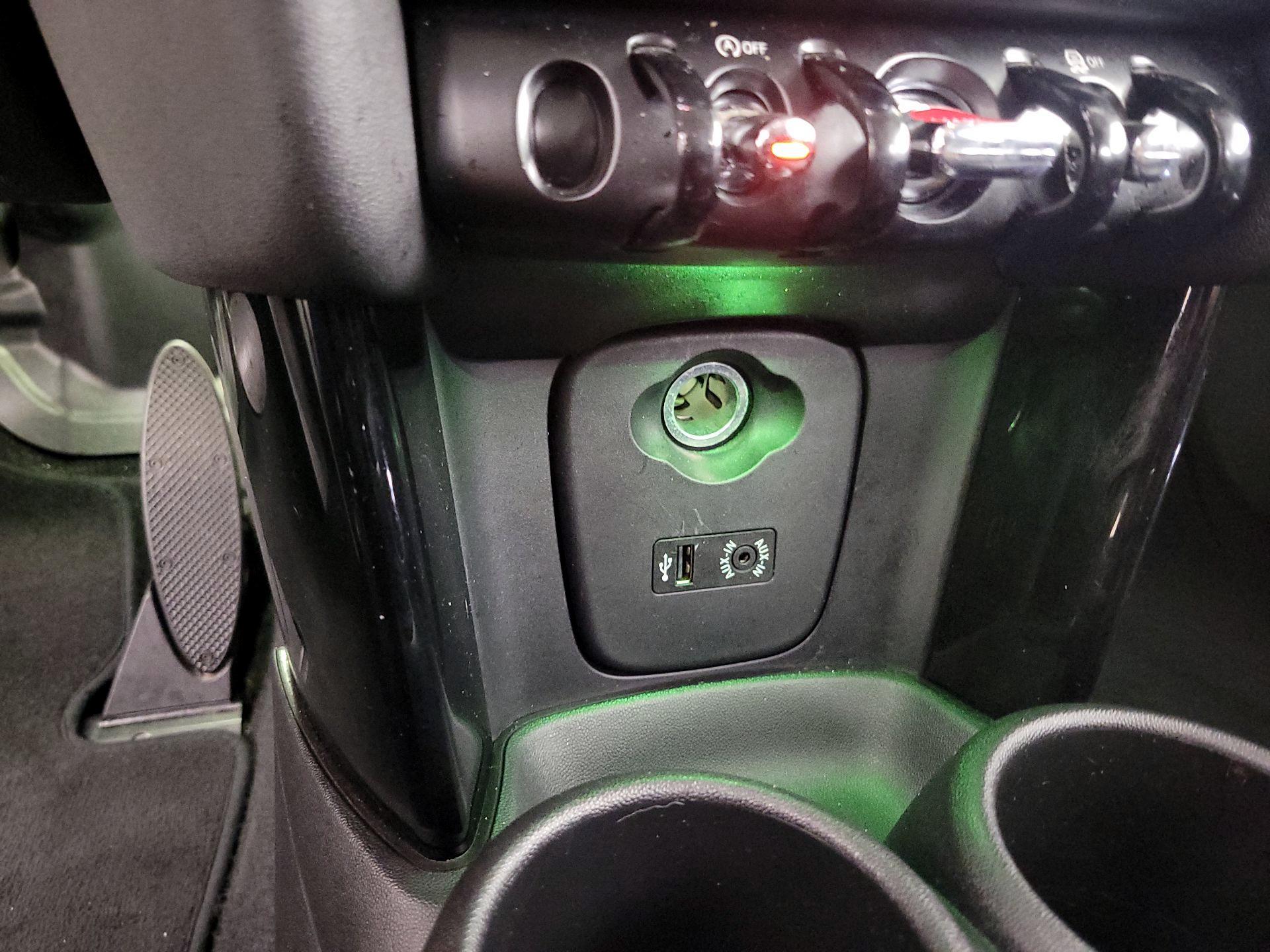 Thumbnail: 2016 MINI Cooper Hardtop - 17