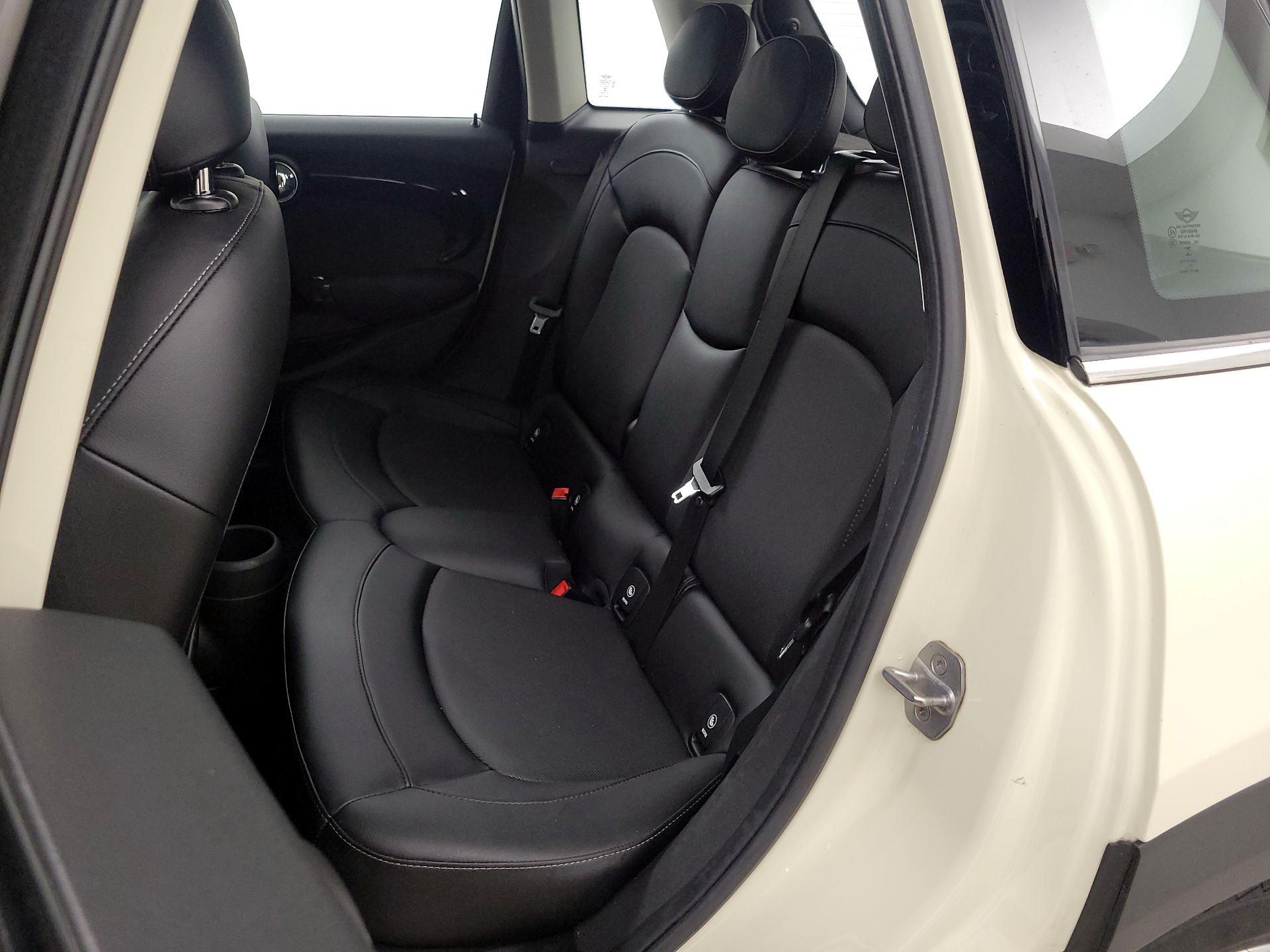 Thumbnail: 2016 MINI Cooper Hardtop - 18