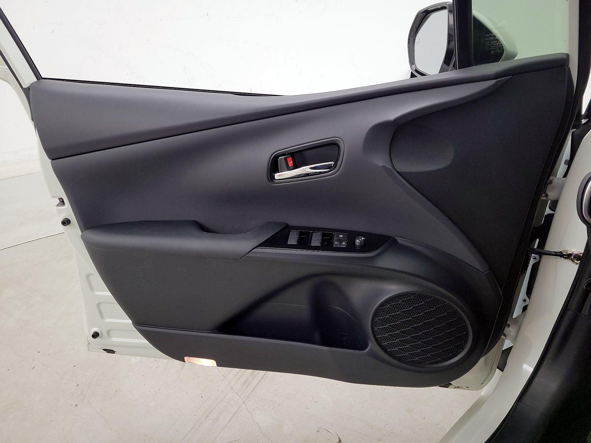 Thumbnail: 2019 Toyota Prius - 12