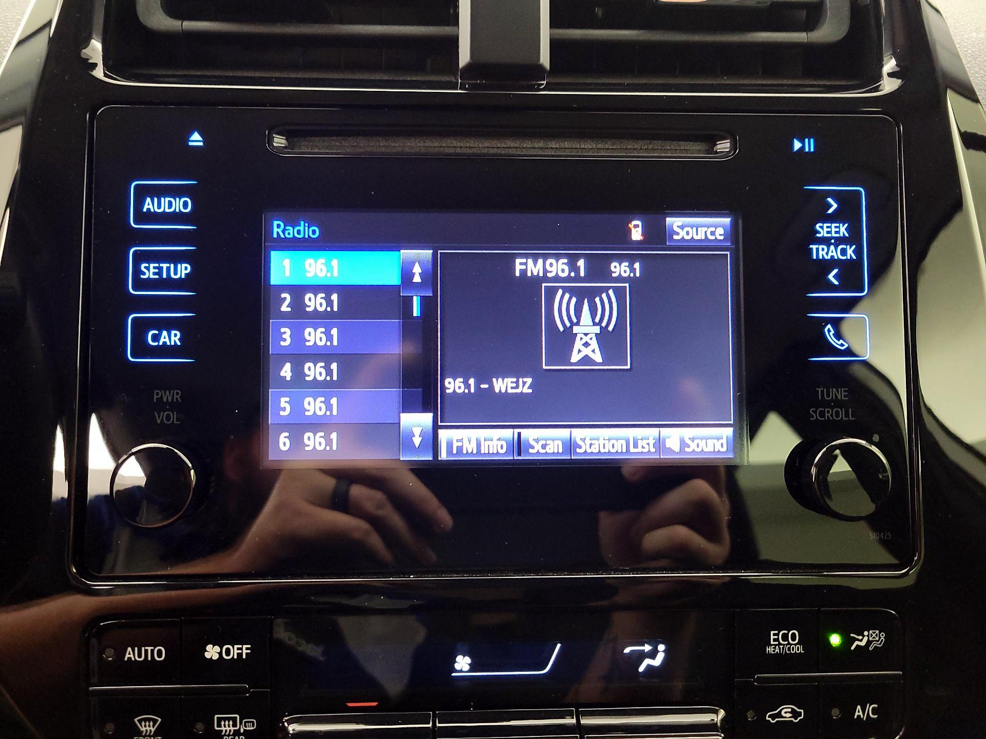 Thumbnail: 2019 Toyota Prius - 15