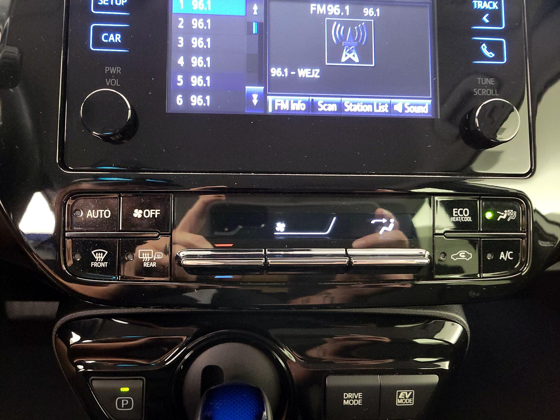 Thumbnail: 2019 Toyota Prius - 16