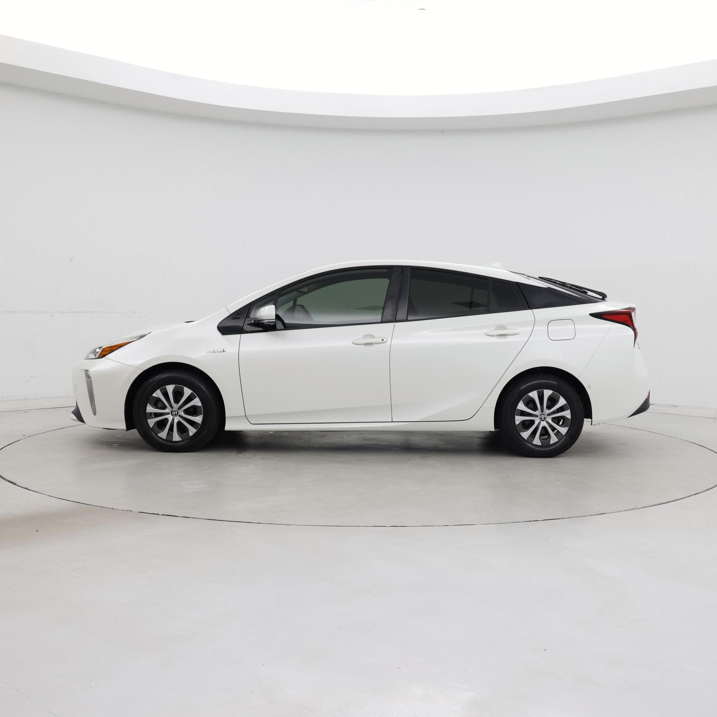 Thumbnail: 2019 Toyota Prius - 3