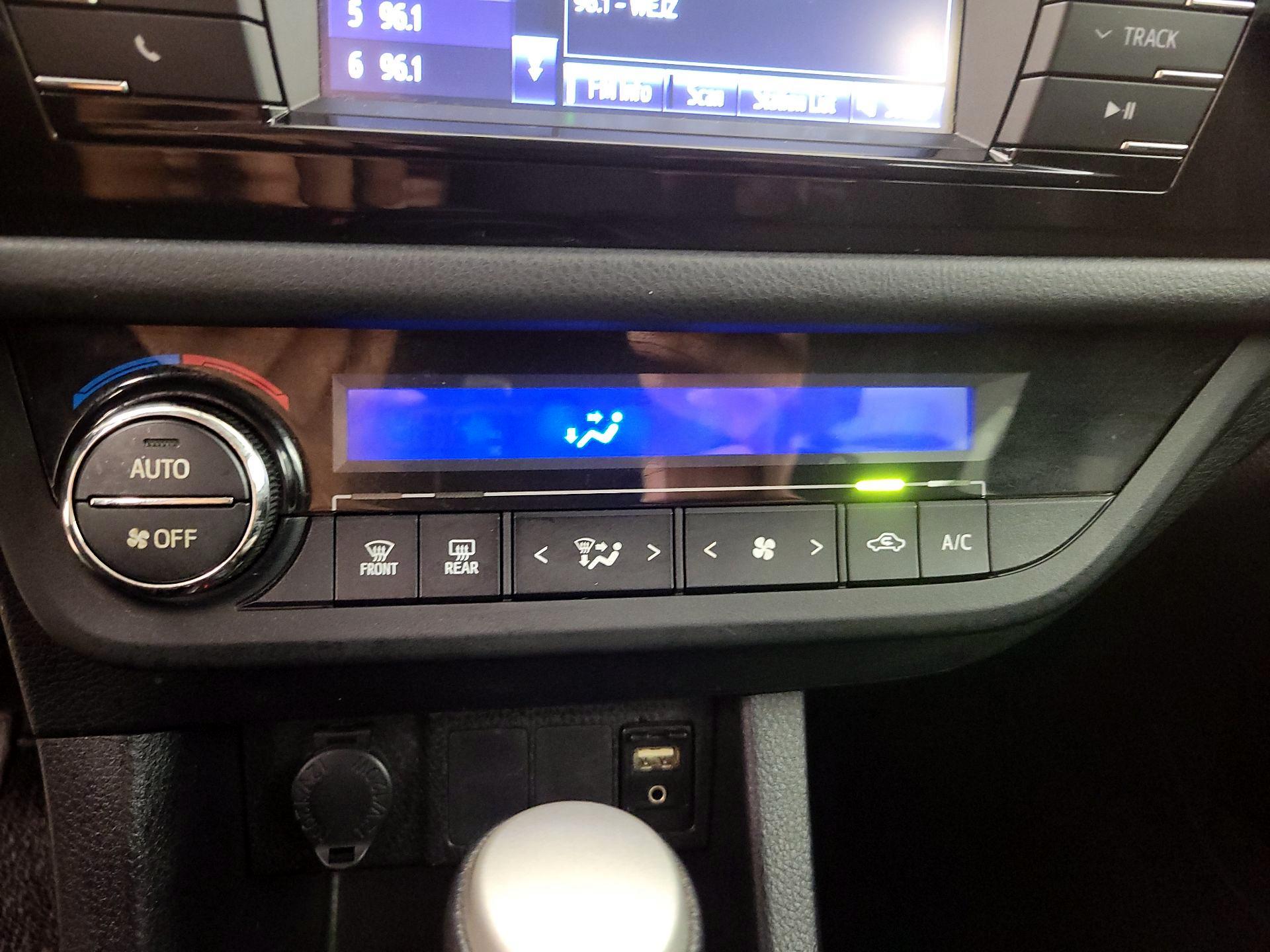 Thumbnail: 2016 Toyota Corolla - 16