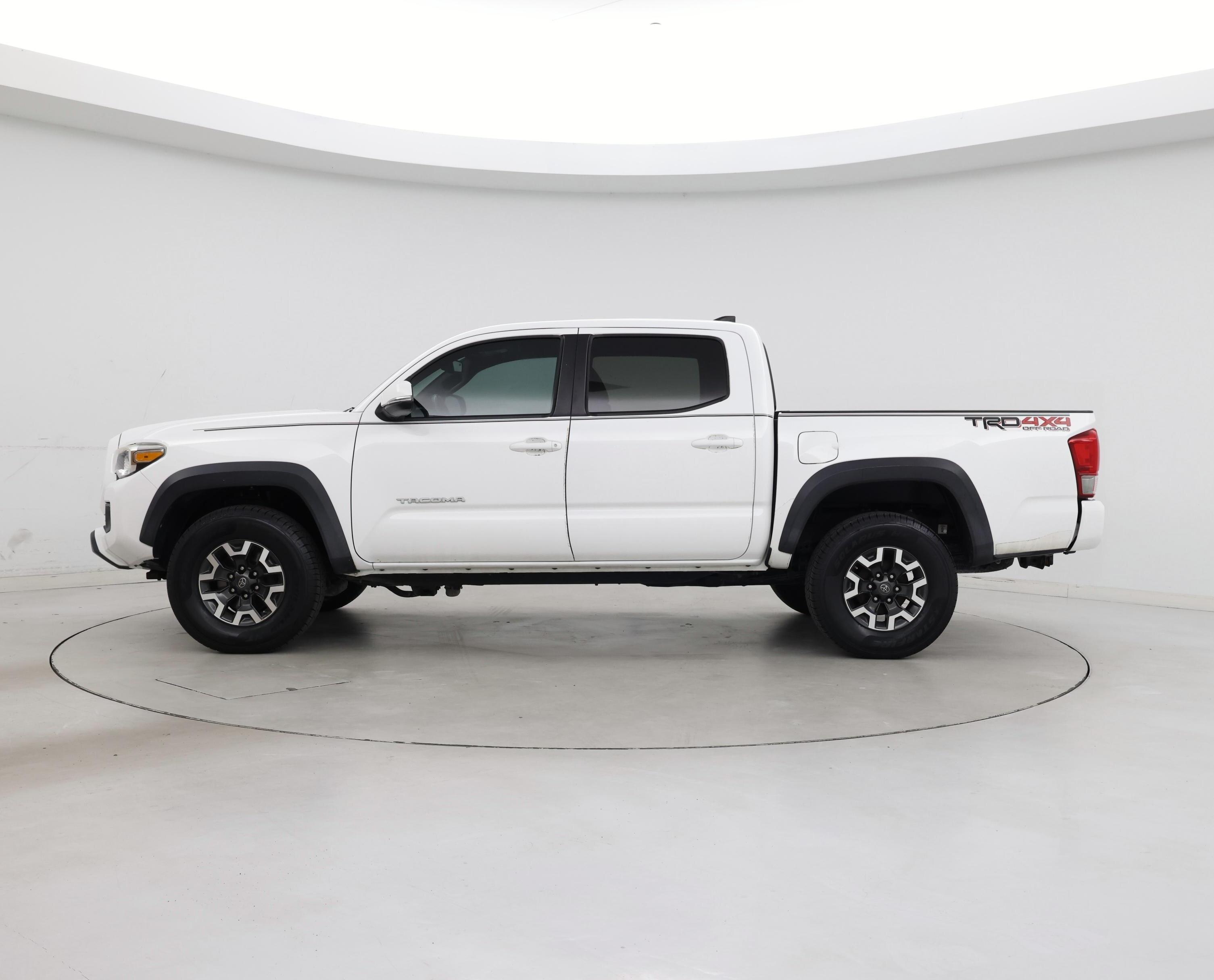 Thumbnail: 2017 Toyota Tacoma - 3