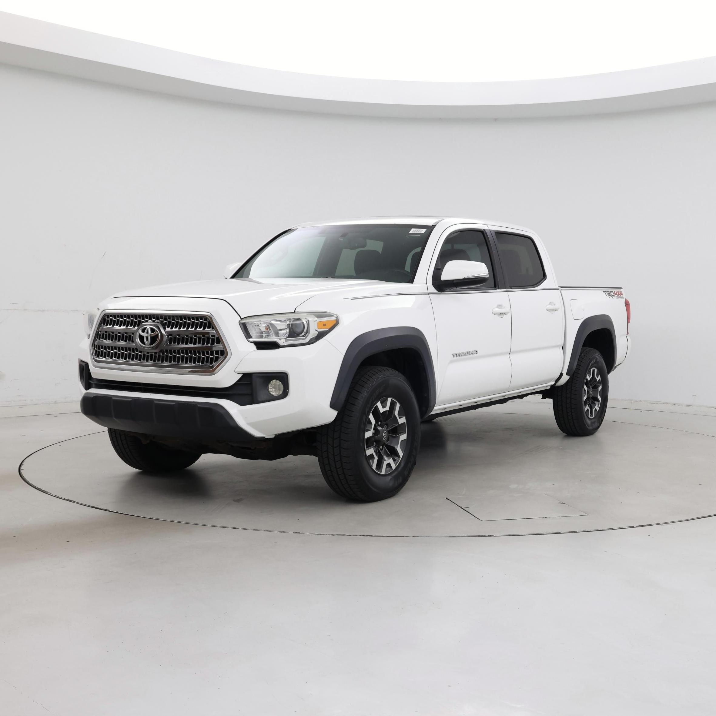 Thumbnail: 2017 Toyota Tacoma - 4