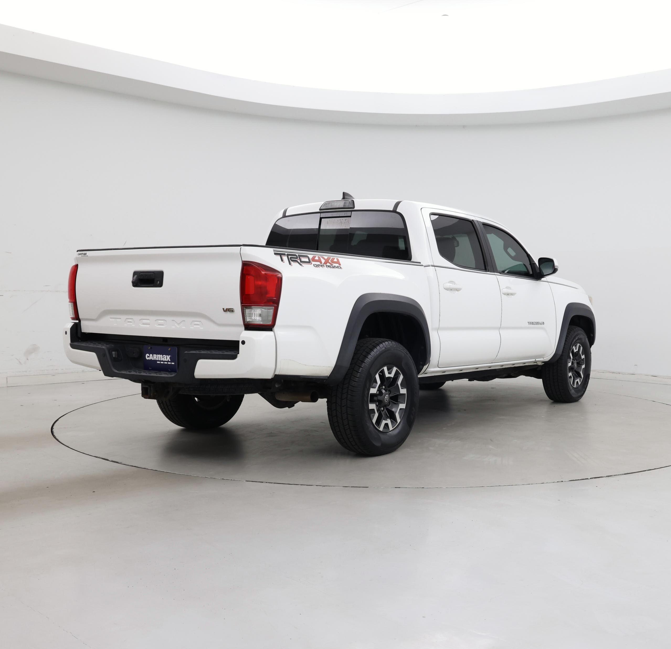Thumbnail: 2017 Toyota Tacoma - 8