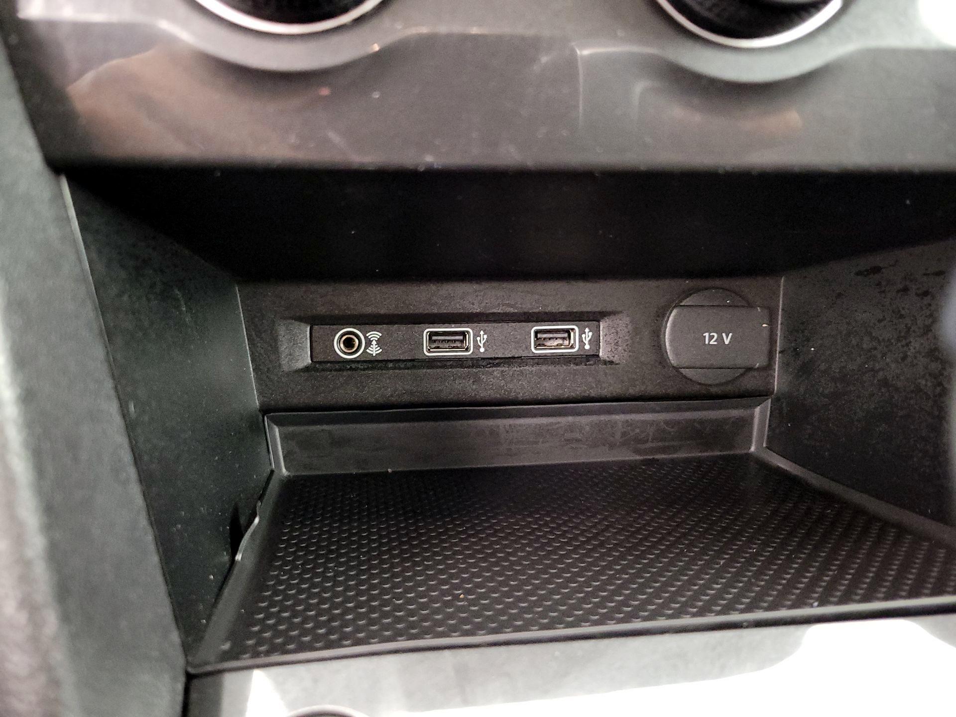 Thumbnail: 2018 Volkswagen Tiguan - 18
