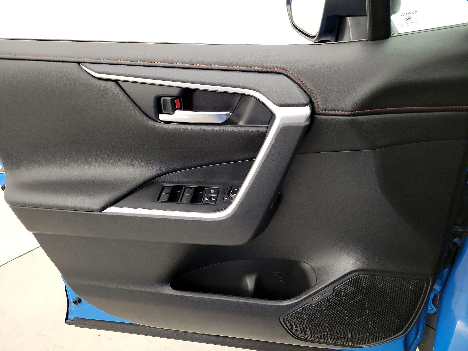 Thumbnail: 2019 Toyota RAV4 - 12