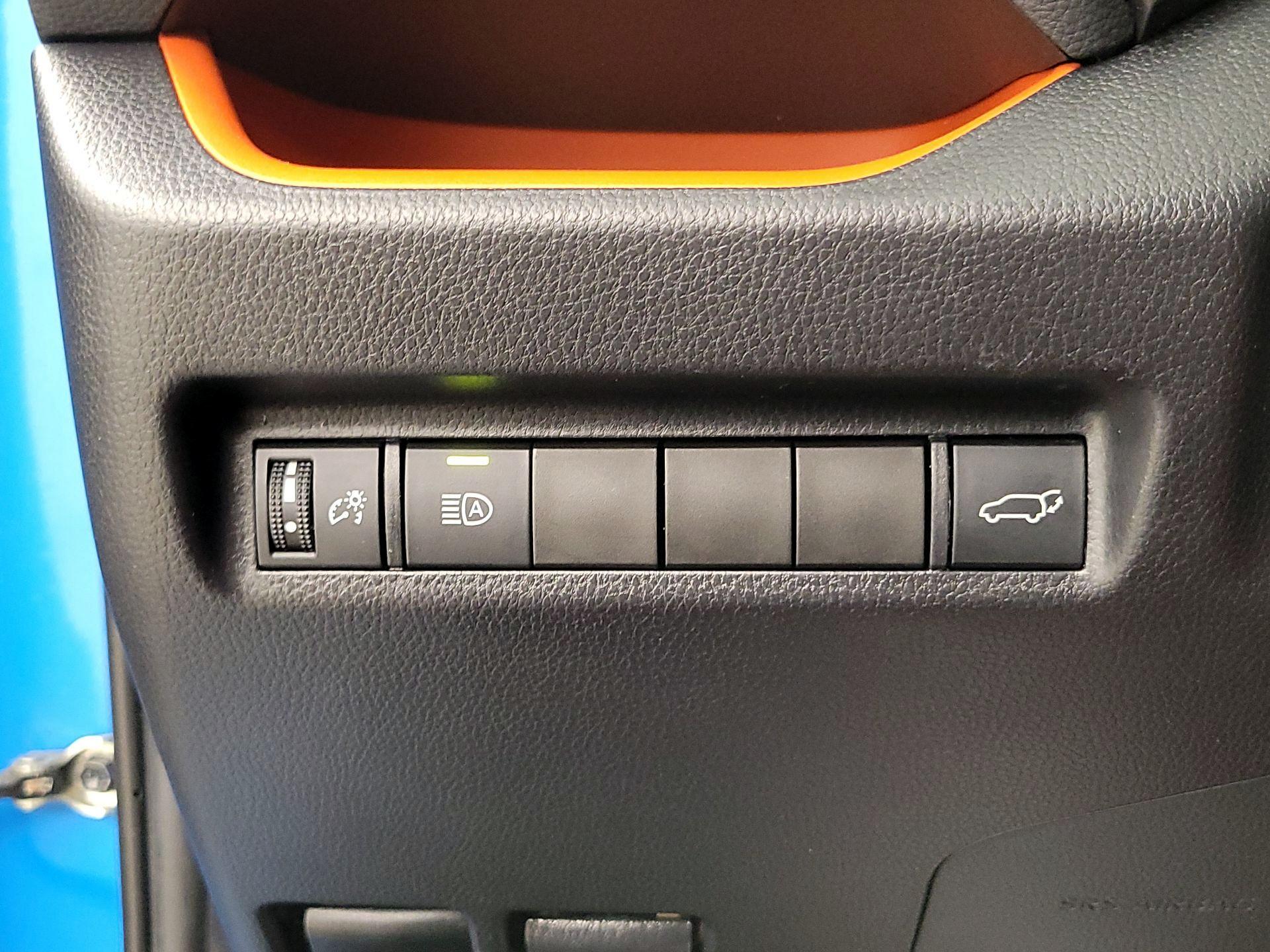 Thumbnail: 2019 Toyota RAV4 - 13