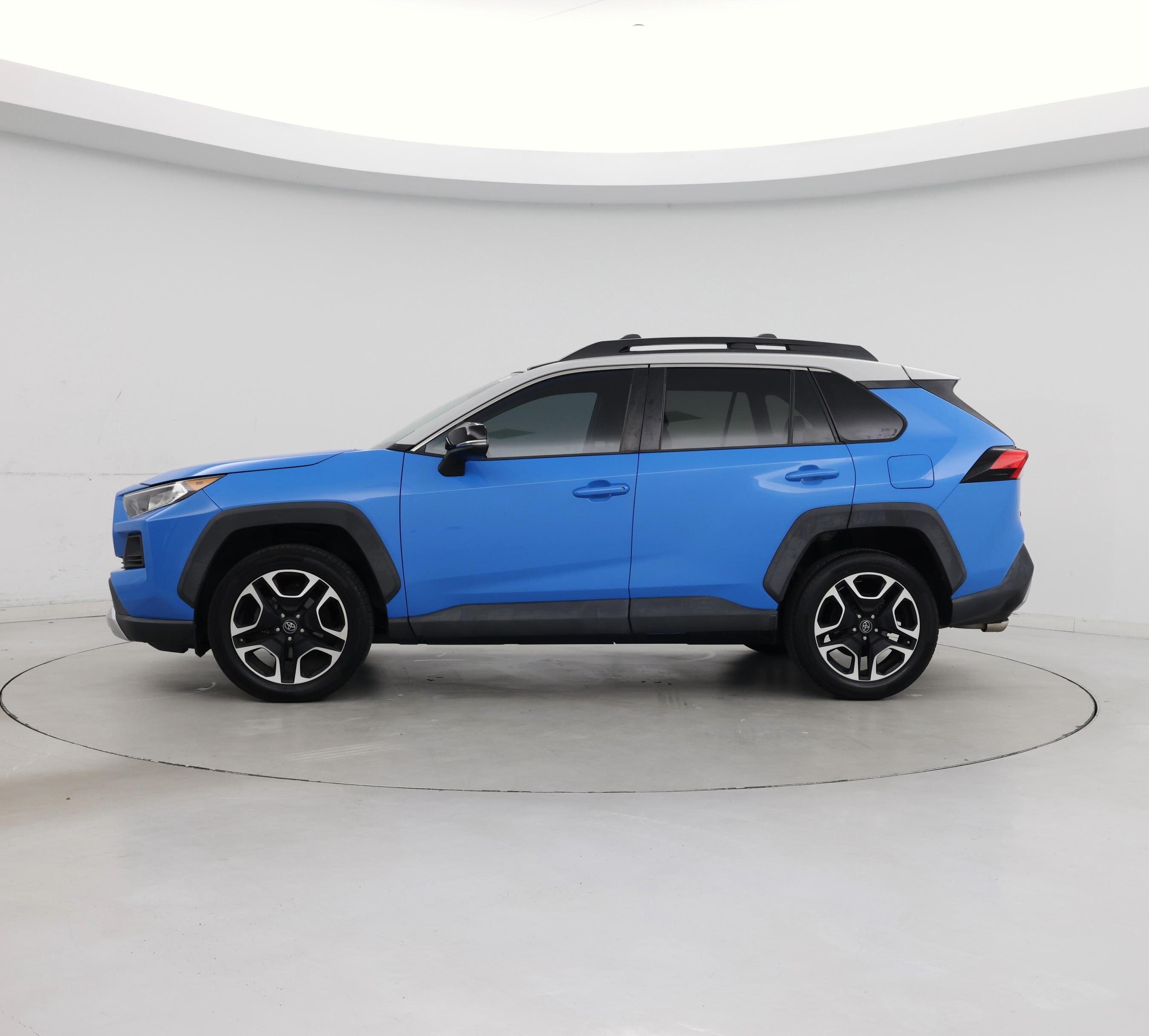 Thumbnail: 2019 Toyota RAV4 - 3