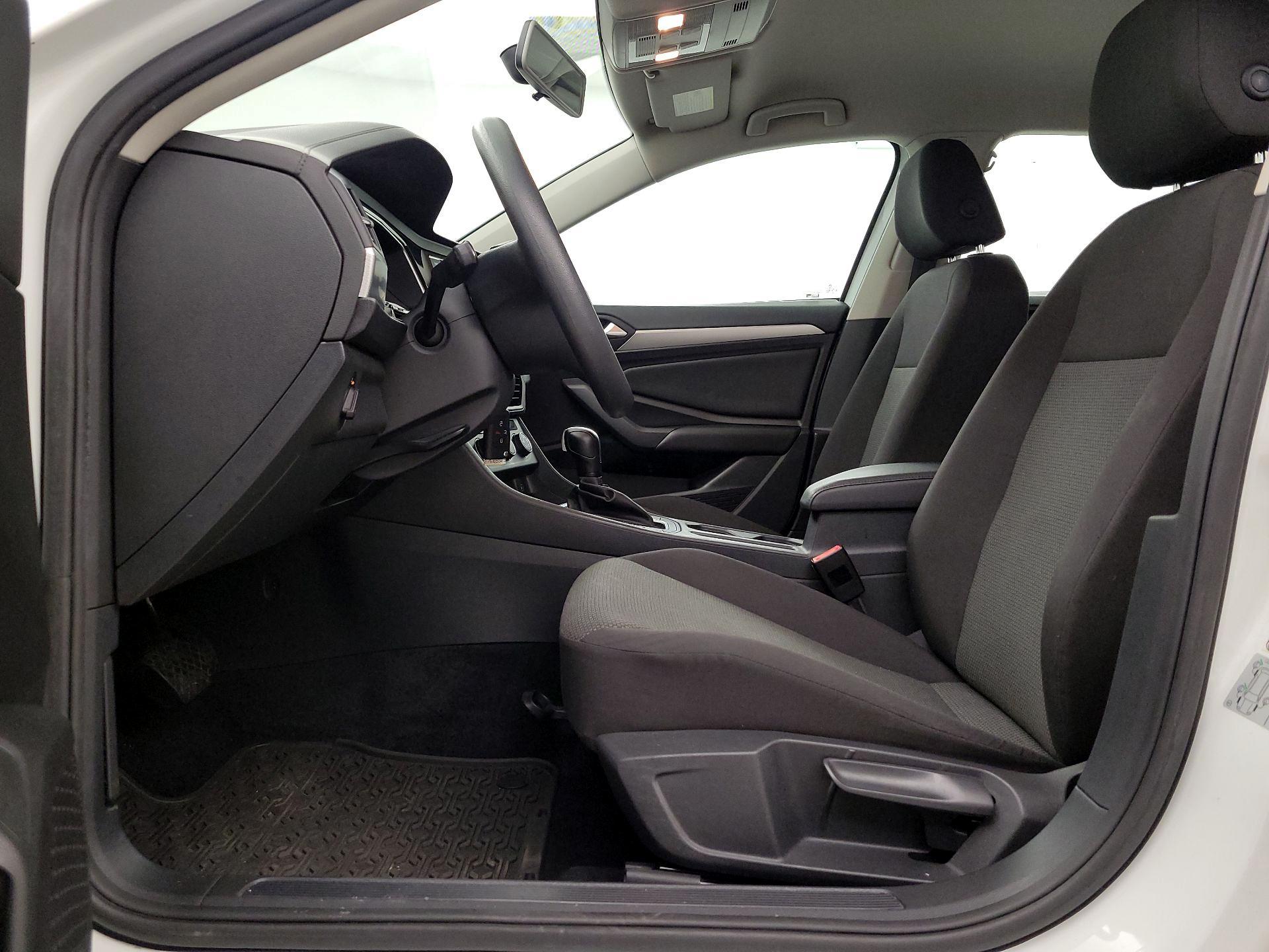 Thumbnail: 2019 Volkswagen Jetta - 11
