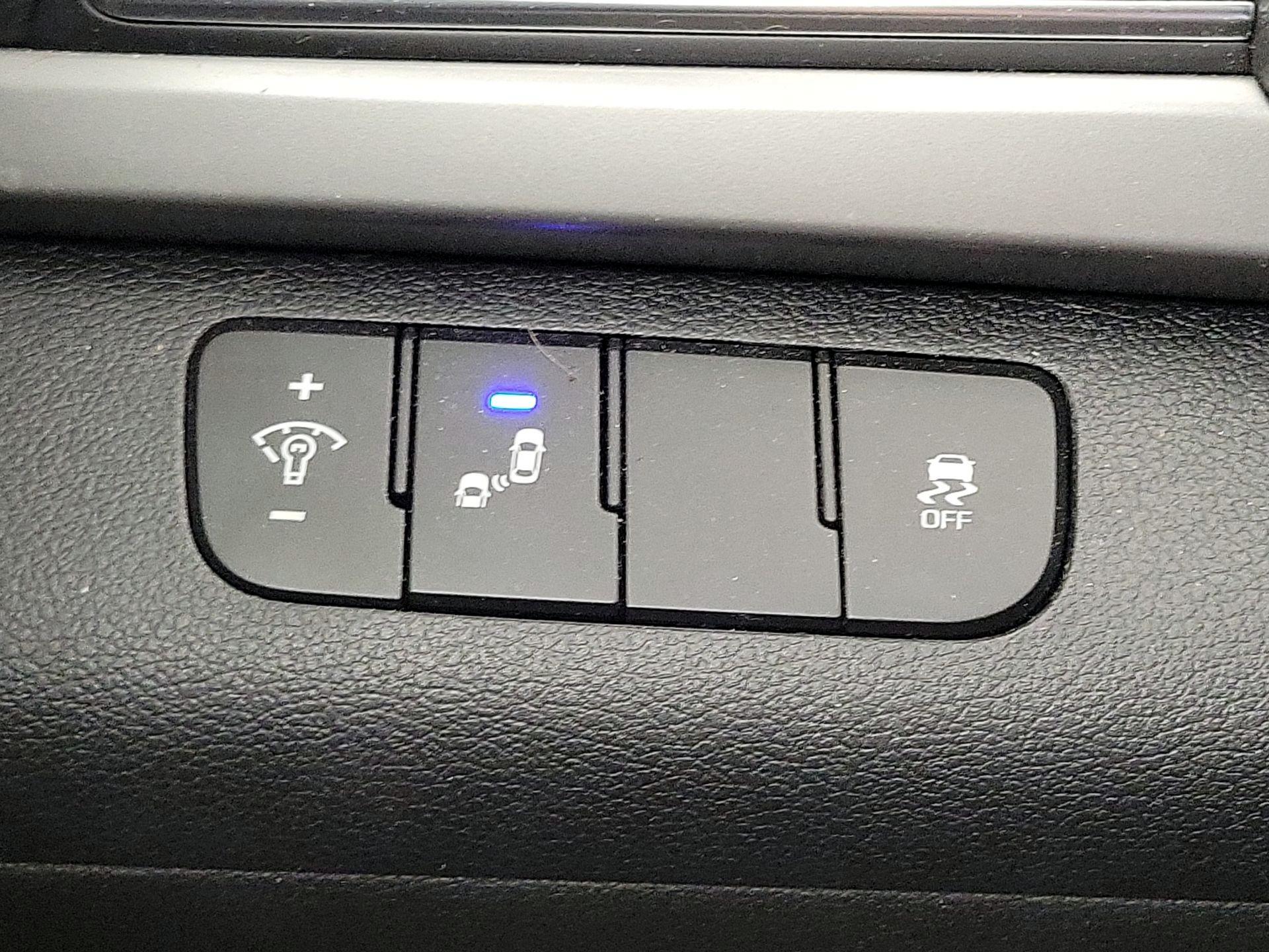 Thumbnail: 2018 Hyundai Elantra - 13