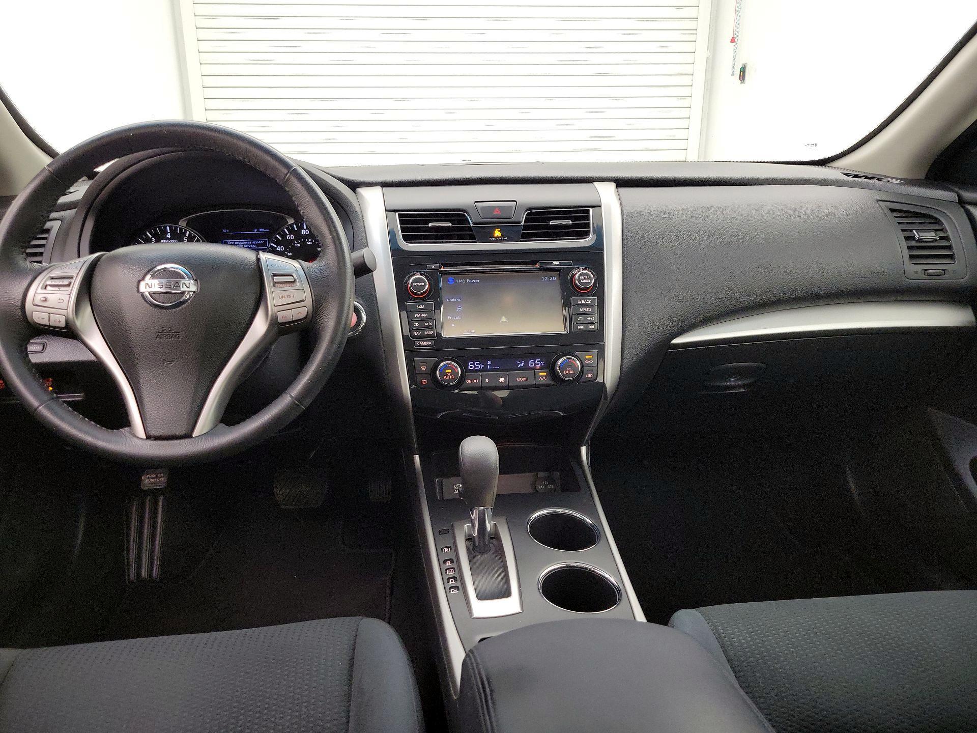 Thumbnail: 2015 Nissan Altima - 9