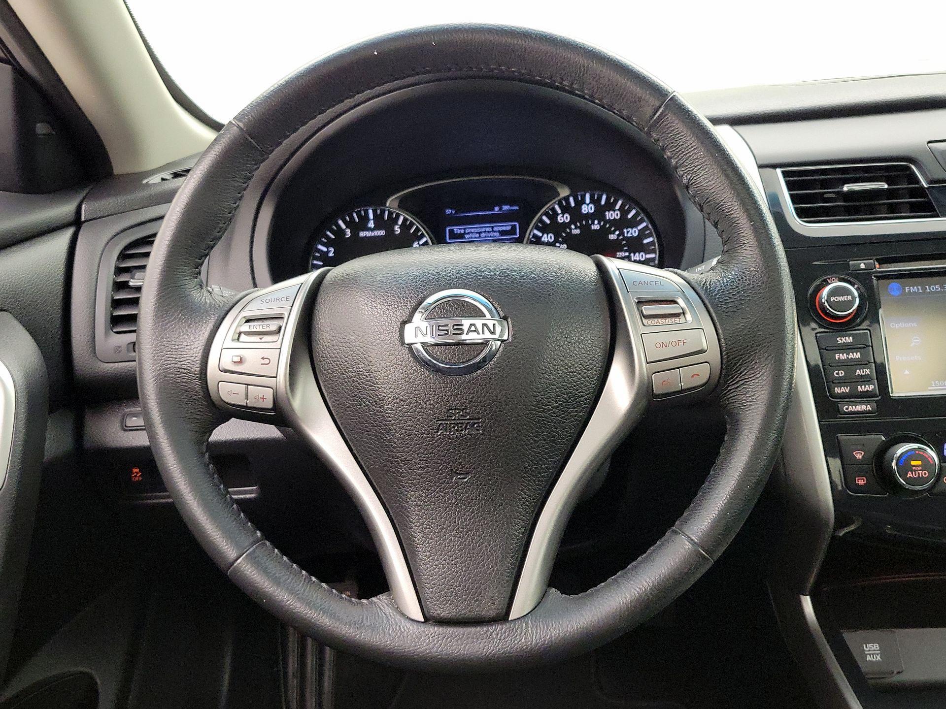 Thumbnail: 2015 Nissan Altima - 10