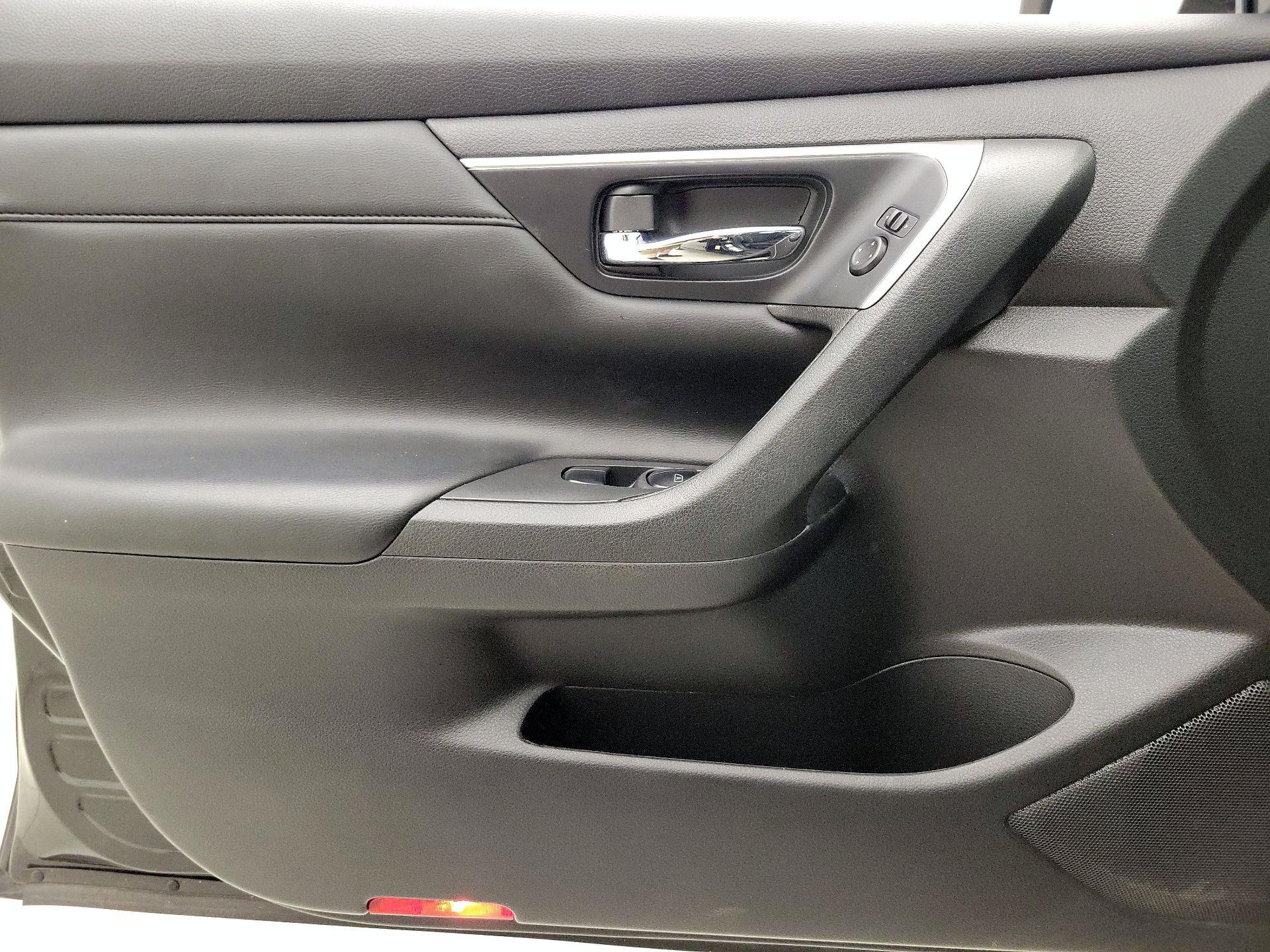 Thumbnail: 2015 Nissan Altima - 12