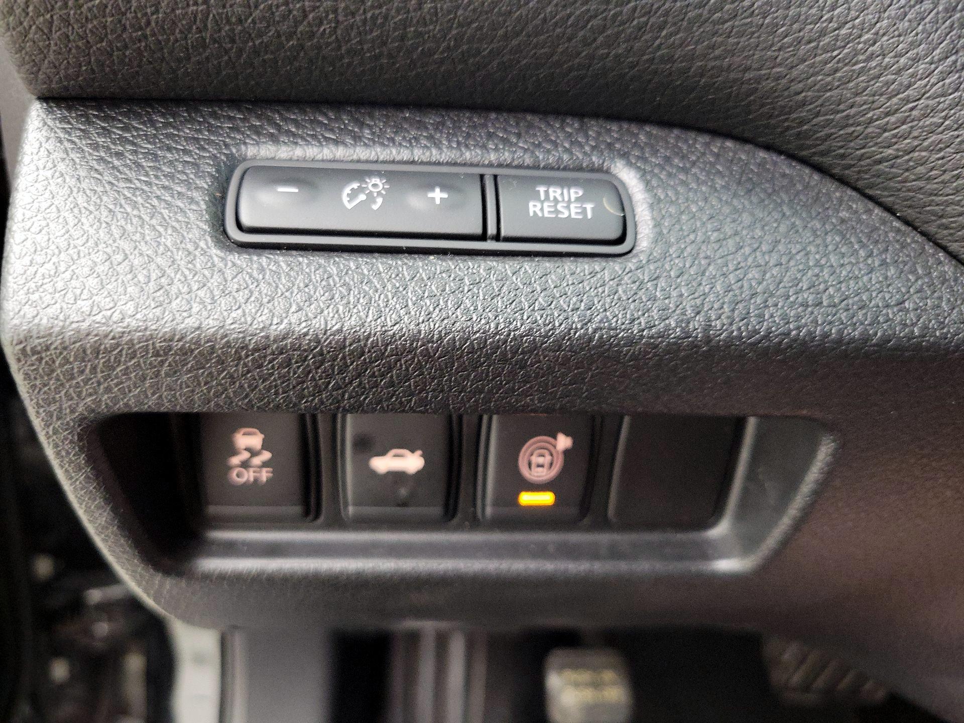 Thumbnail: 2015 Nissan Altima - 13