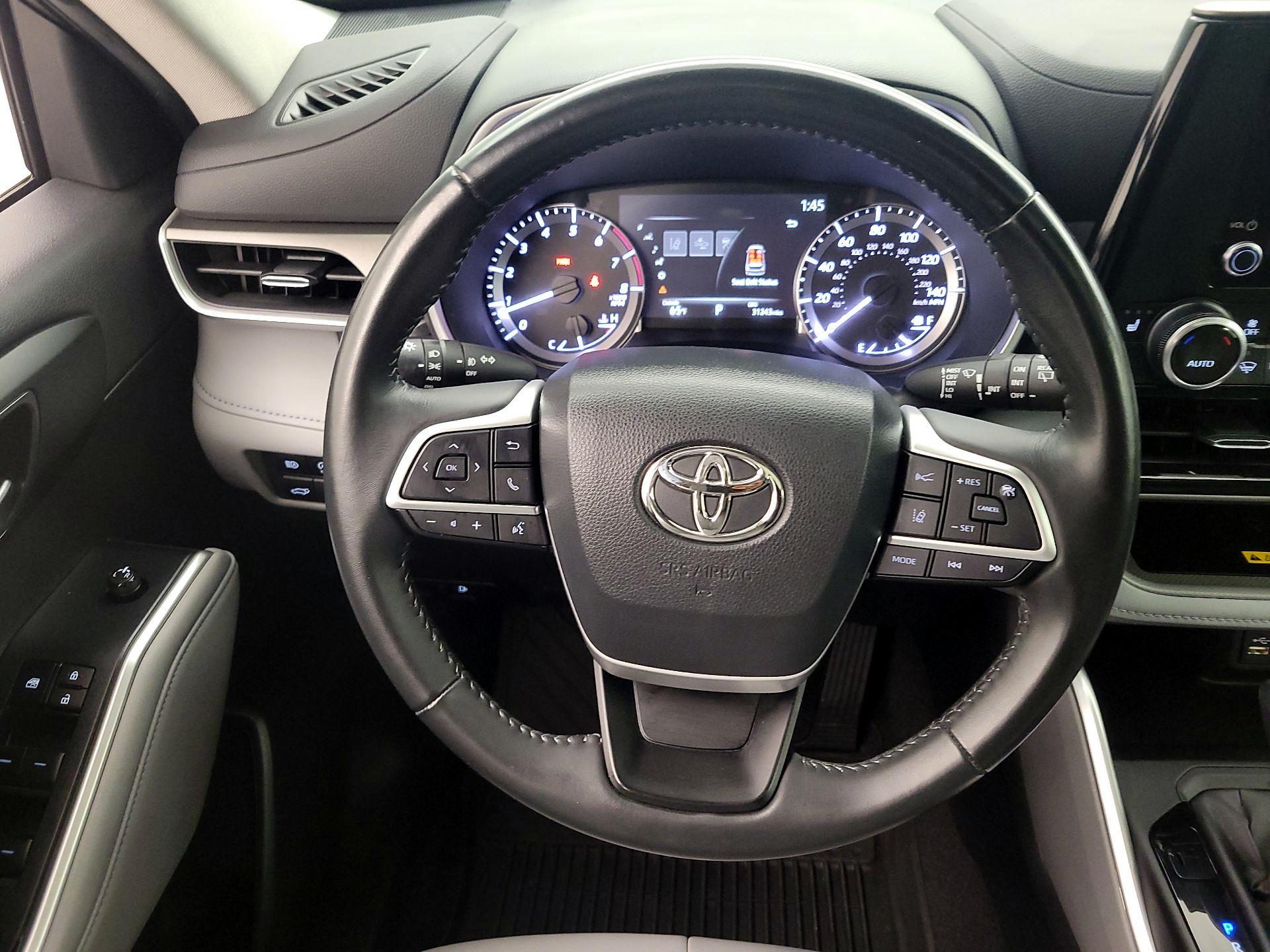 Thumbnail: 2023 Toyota Highlander - 10
