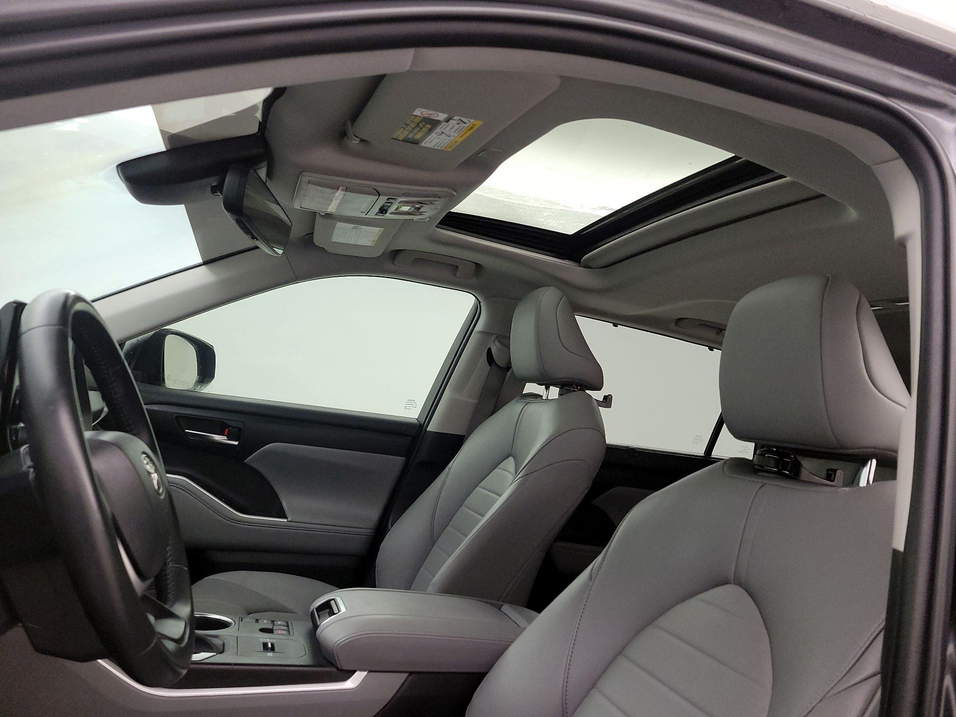 Thumbnail: 2023 Toyota Highlander - 19