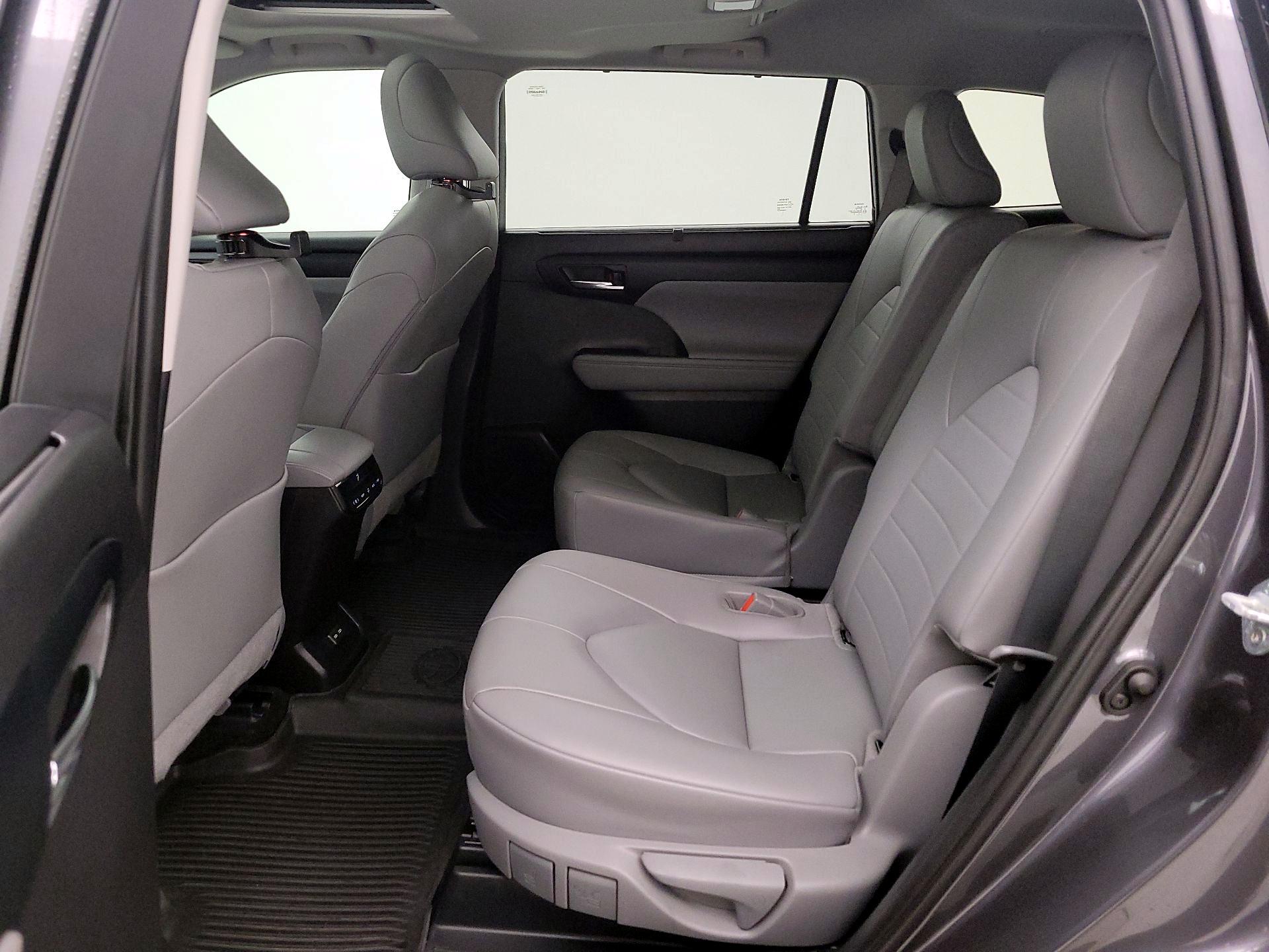 Thumbnail: 2023 Toyota Highlander - 20
