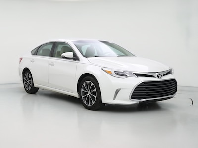 White 2016 Toyota Avalon XLE