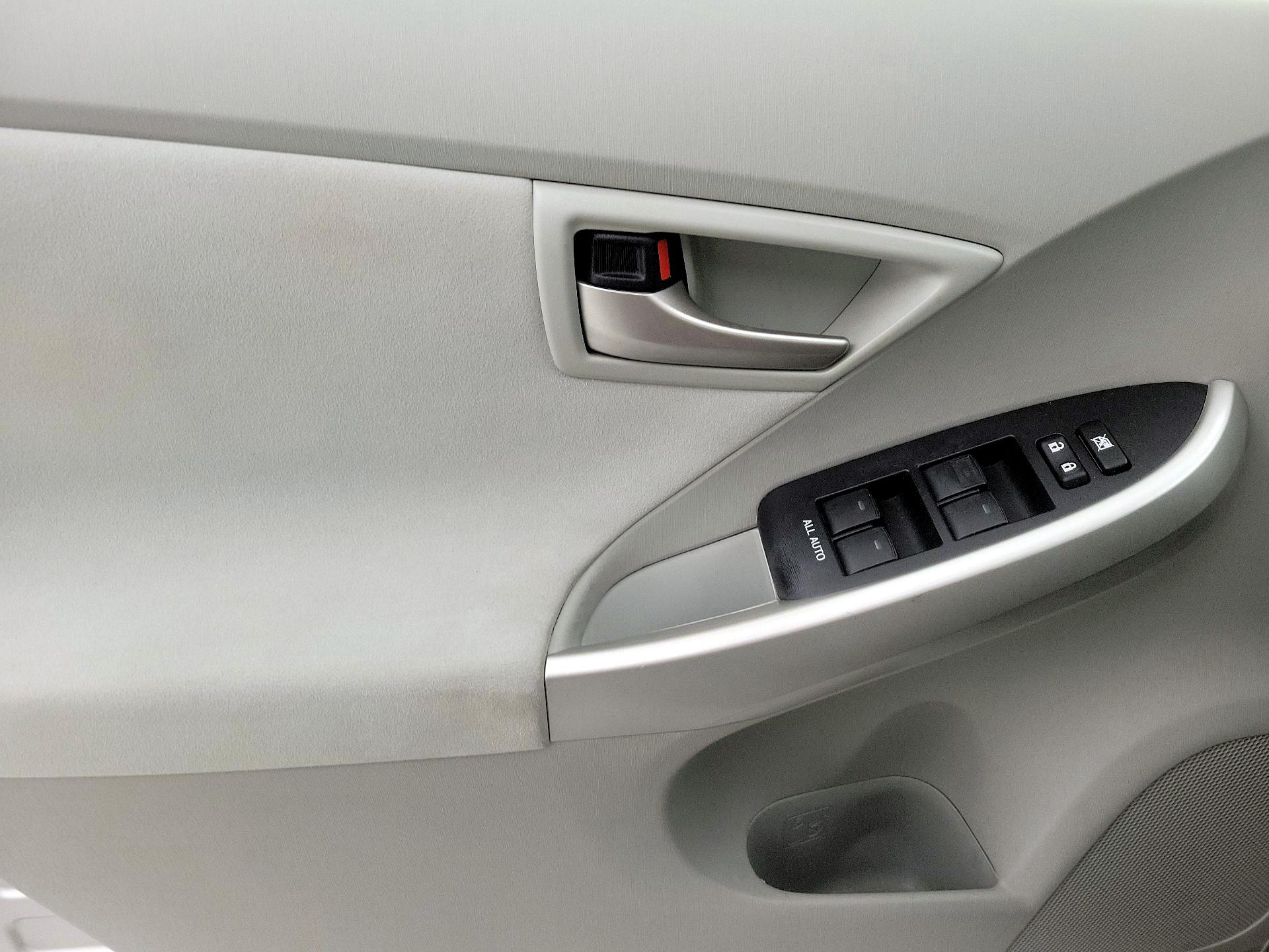Thumbnail: 2015 Toyota Prius - 12