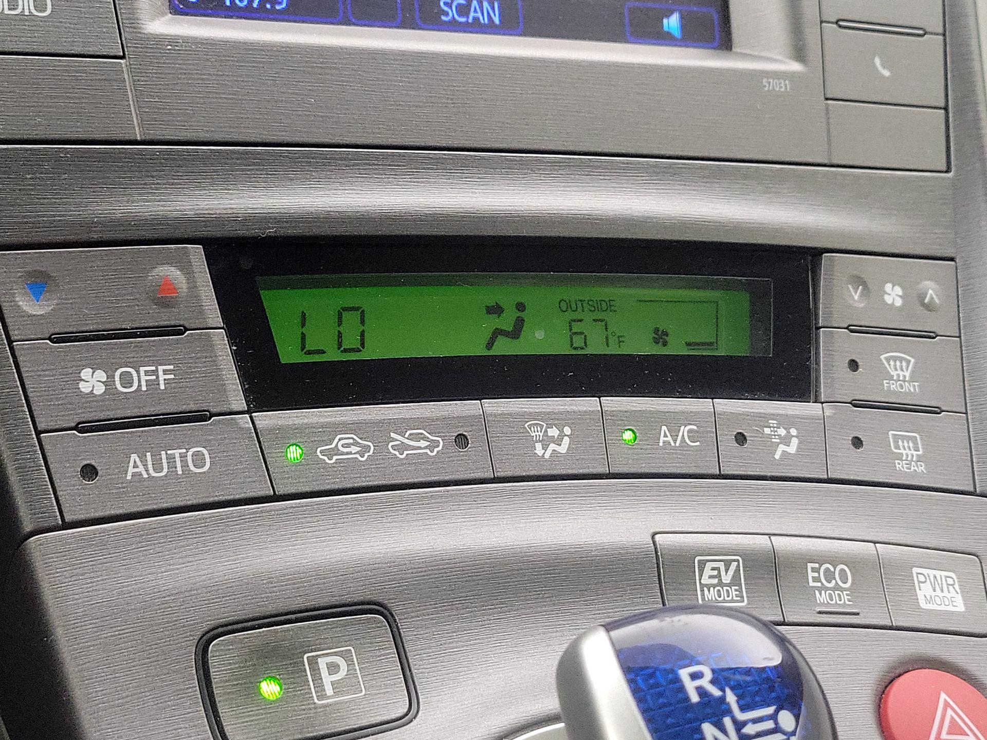 Thumbnail: 2015 Toyota Prius - 16