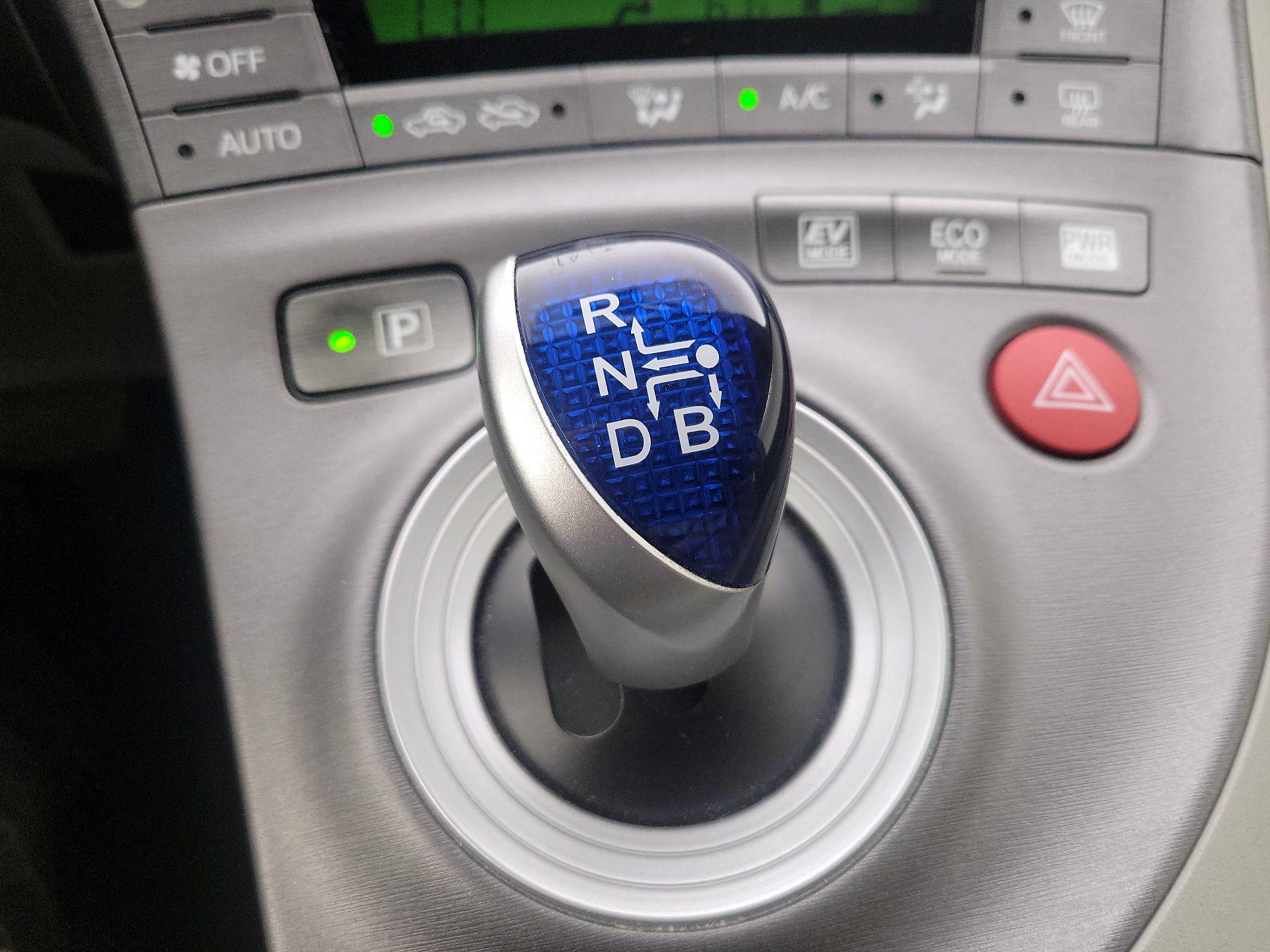 Thumbnail: 2015 Toyota Prius - 17