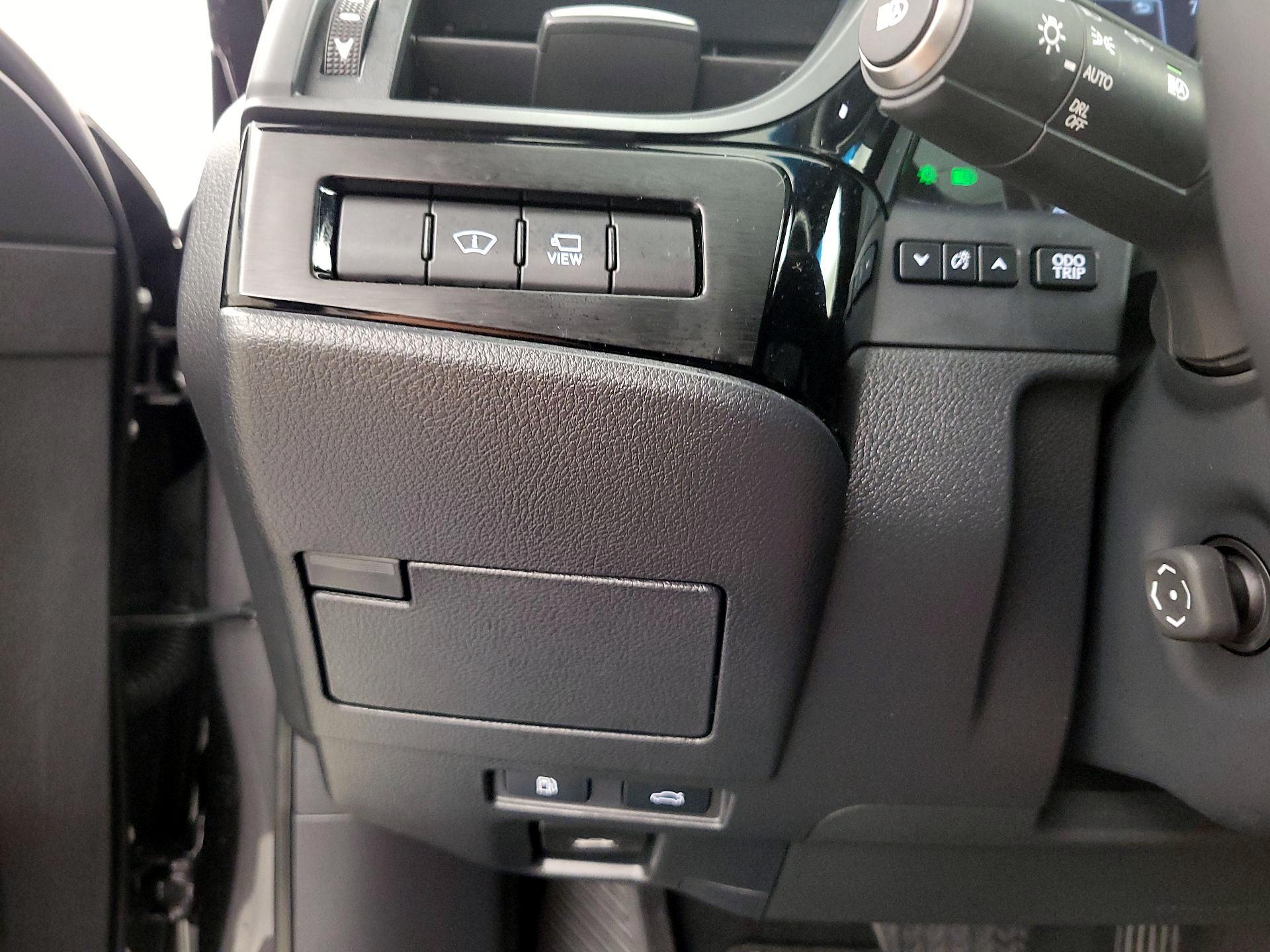 Thumbnail: 2025 Lexus ES - 13