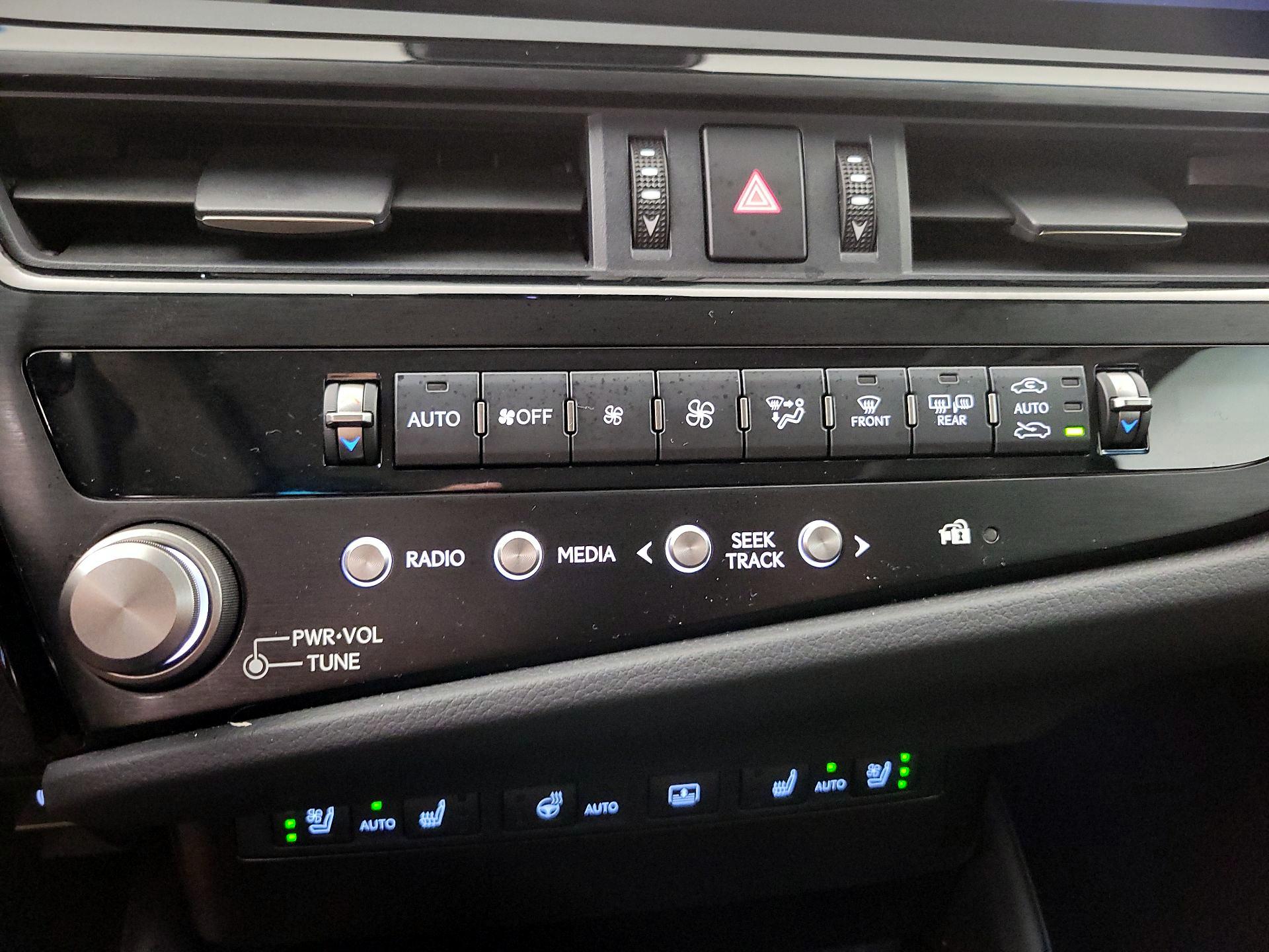 Thumbnail: 2025 Lexus ES - 16