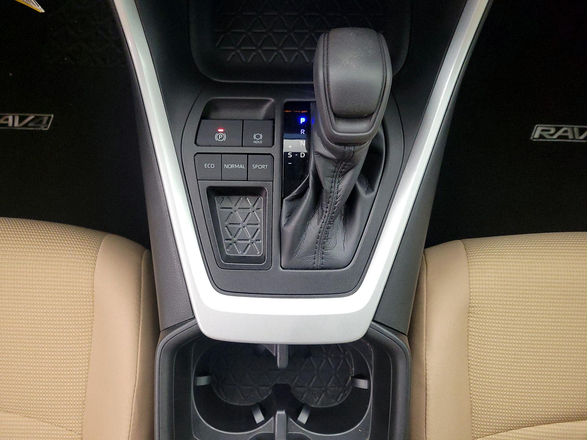 Thumbnail: 2023 Toyota RAV4 - 17