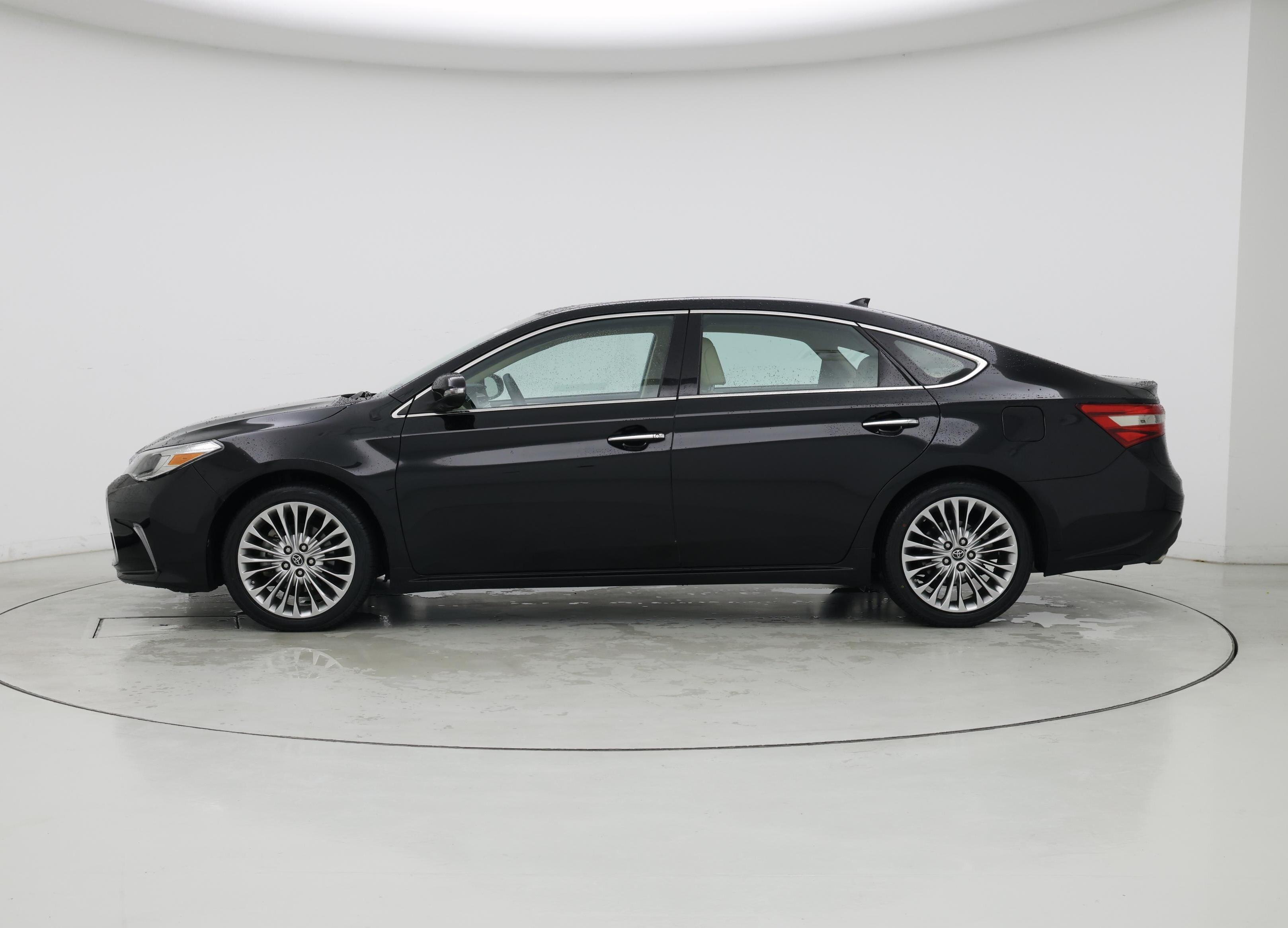 Thumbnail: 2016 Toyota Avalon - 3