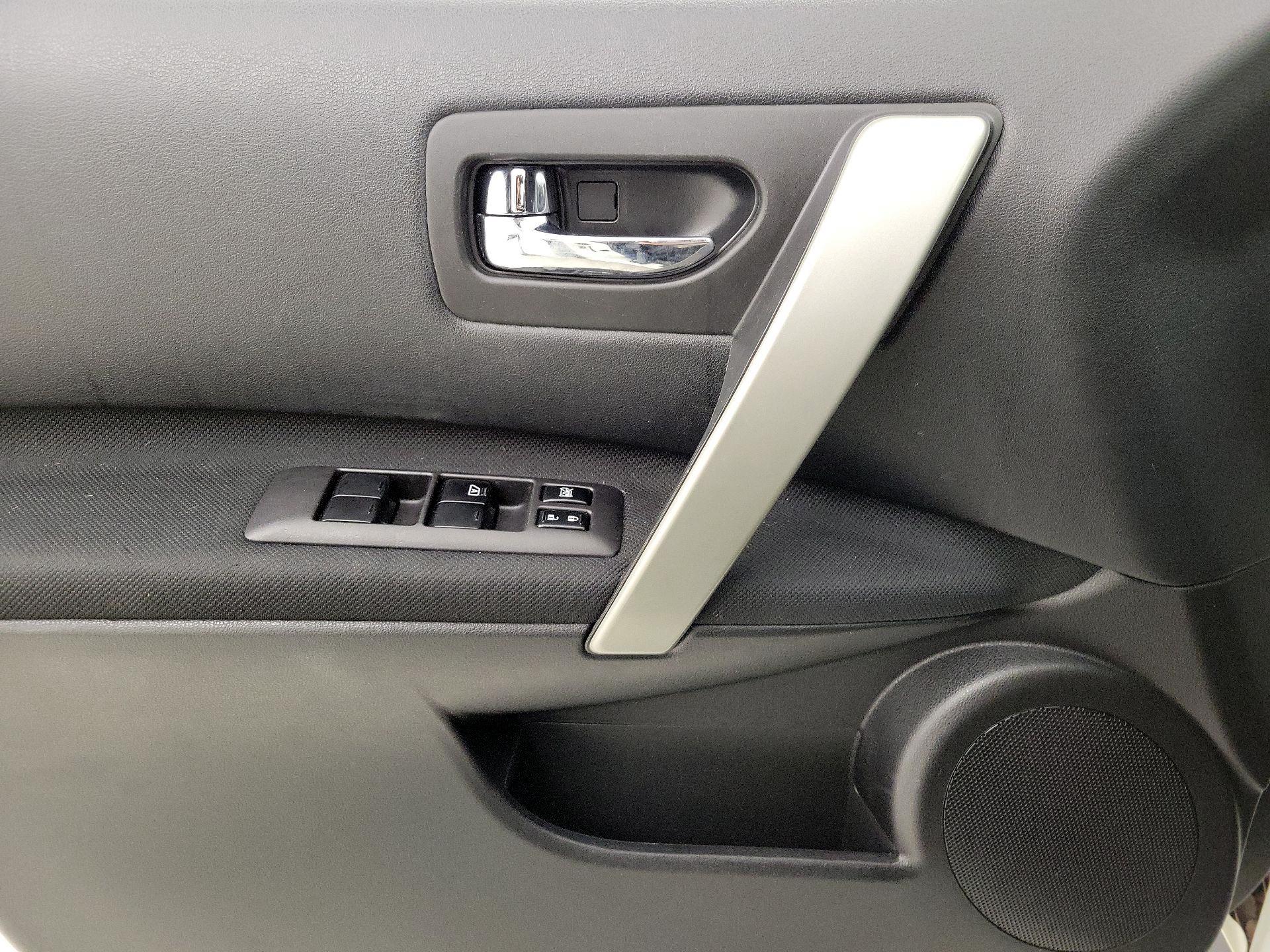 Thumbnail: 2015 Nissan Rogue - 12