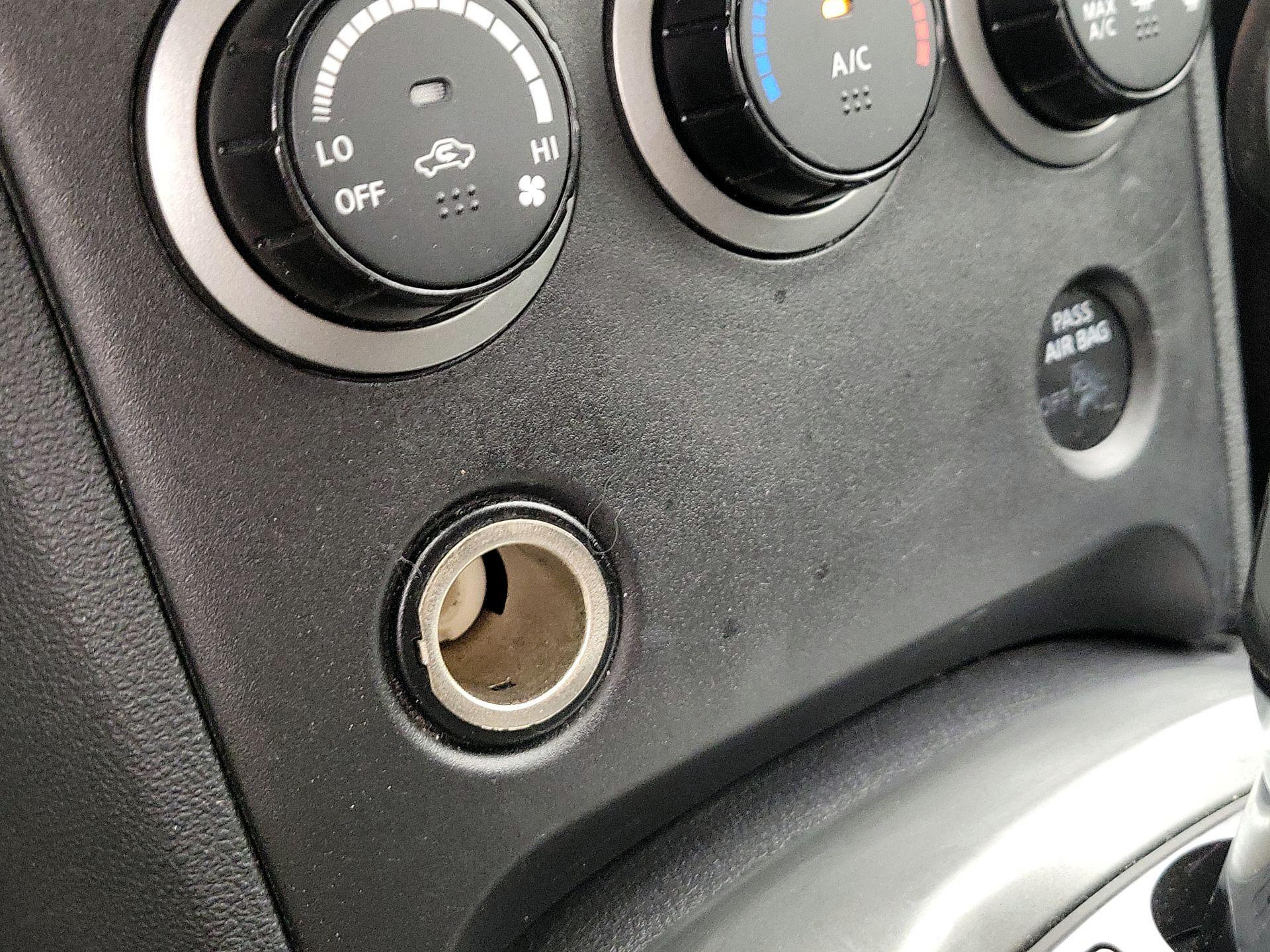 Thumbnail: 2015 Nissan Rogue - 18