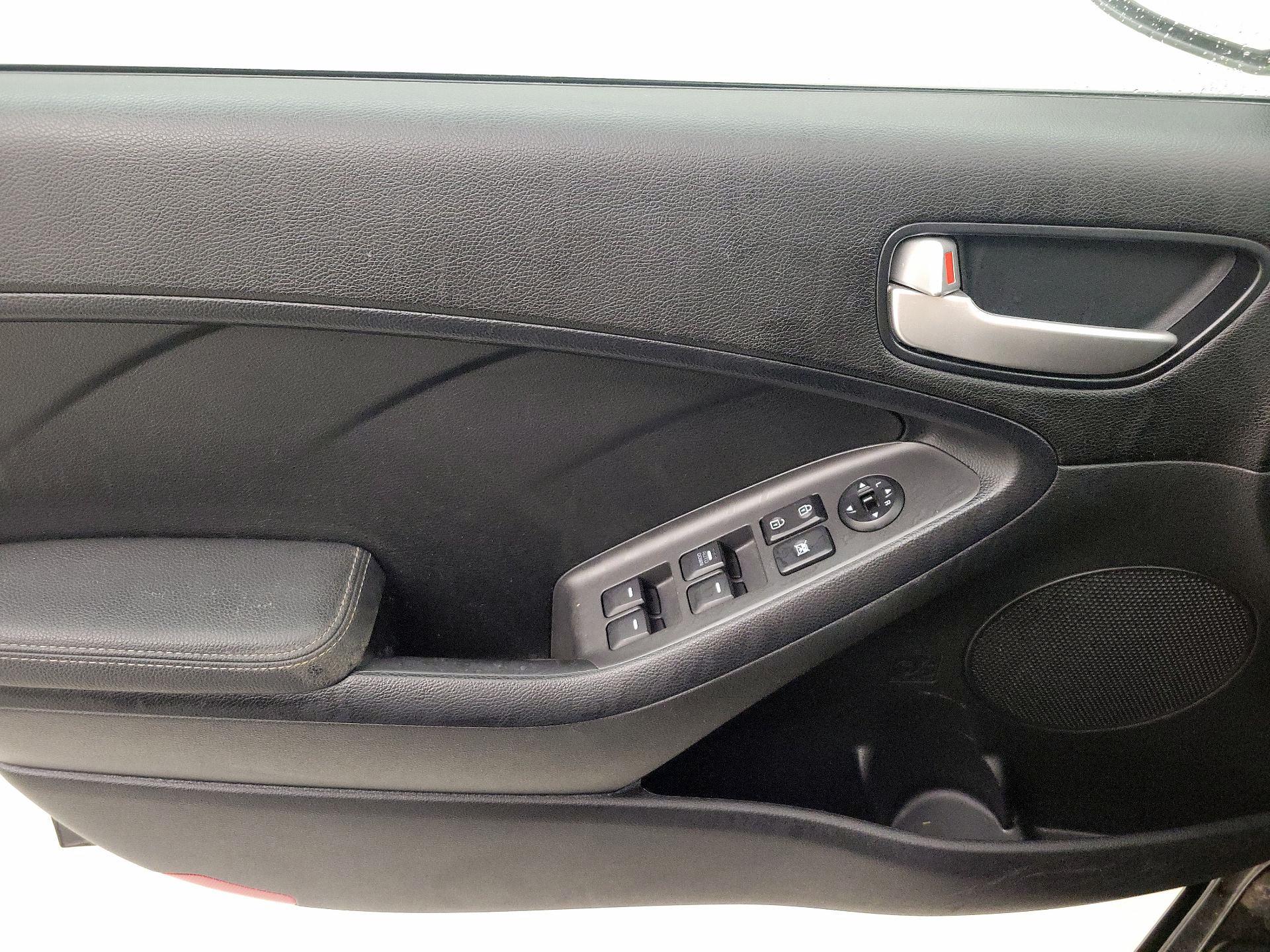 Thumbnail: 2017 Kia Forte - 12