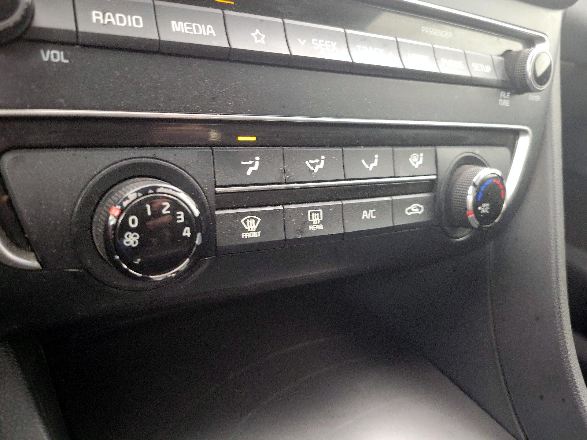 Thumbnail: 2019 Kia Optima - 16