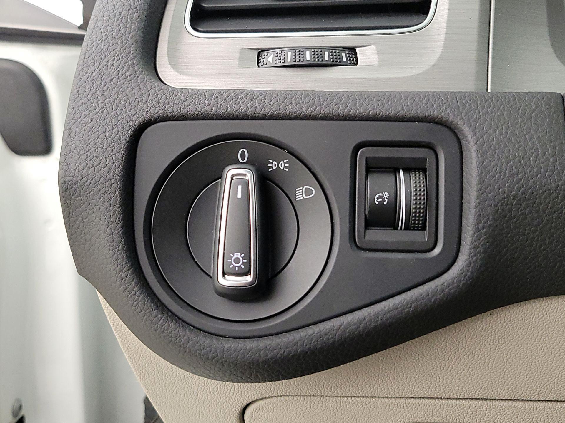 Thumbnail: 2015 Volkswagen Golf - 13