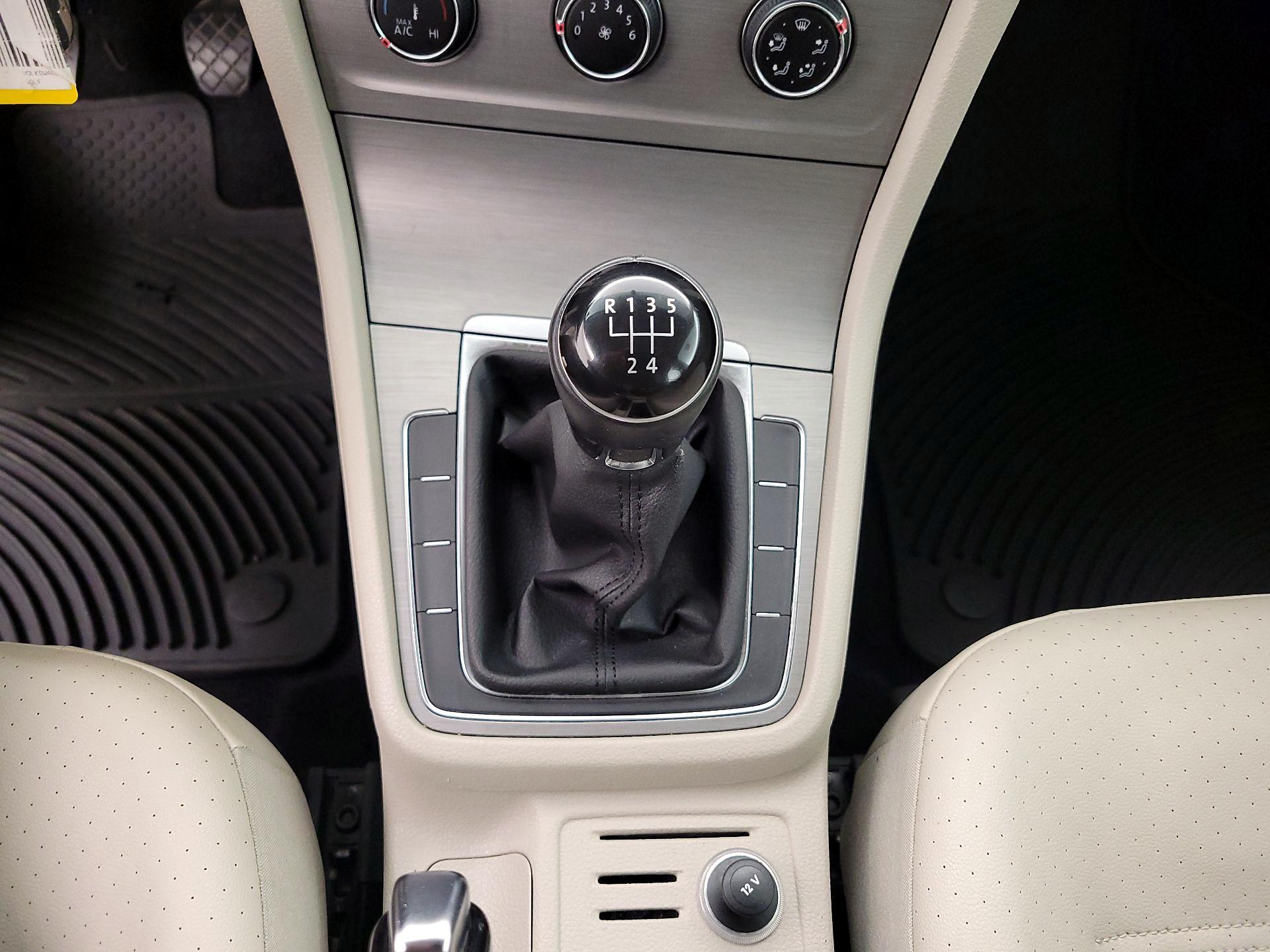 Thumbnail: 2015 Volkswagen Golf - 16