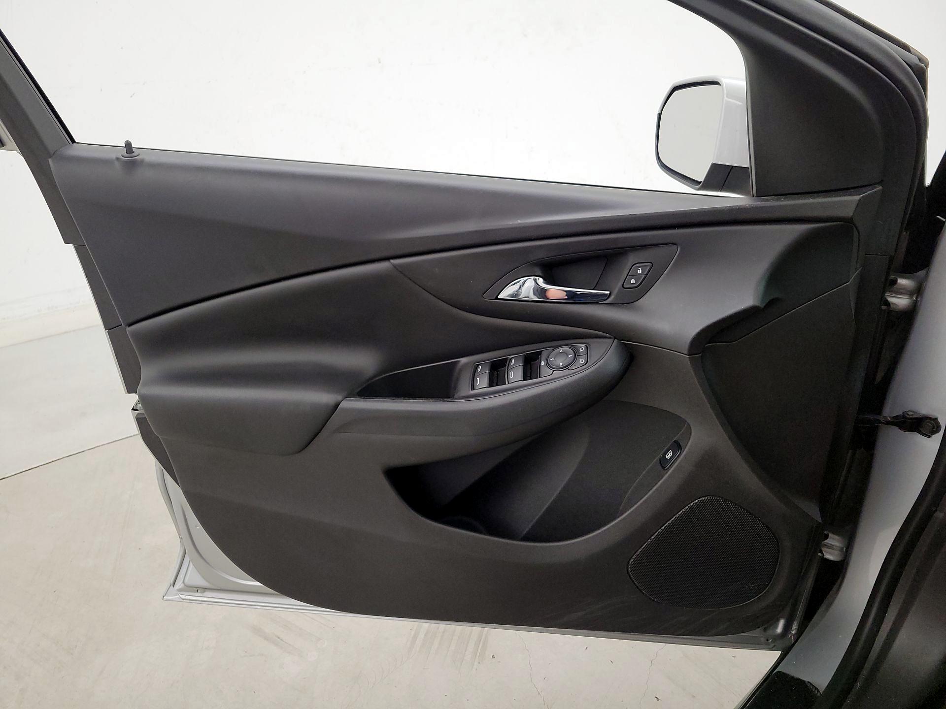 Thumbnail: 2018 Chevrolet Volt - 12