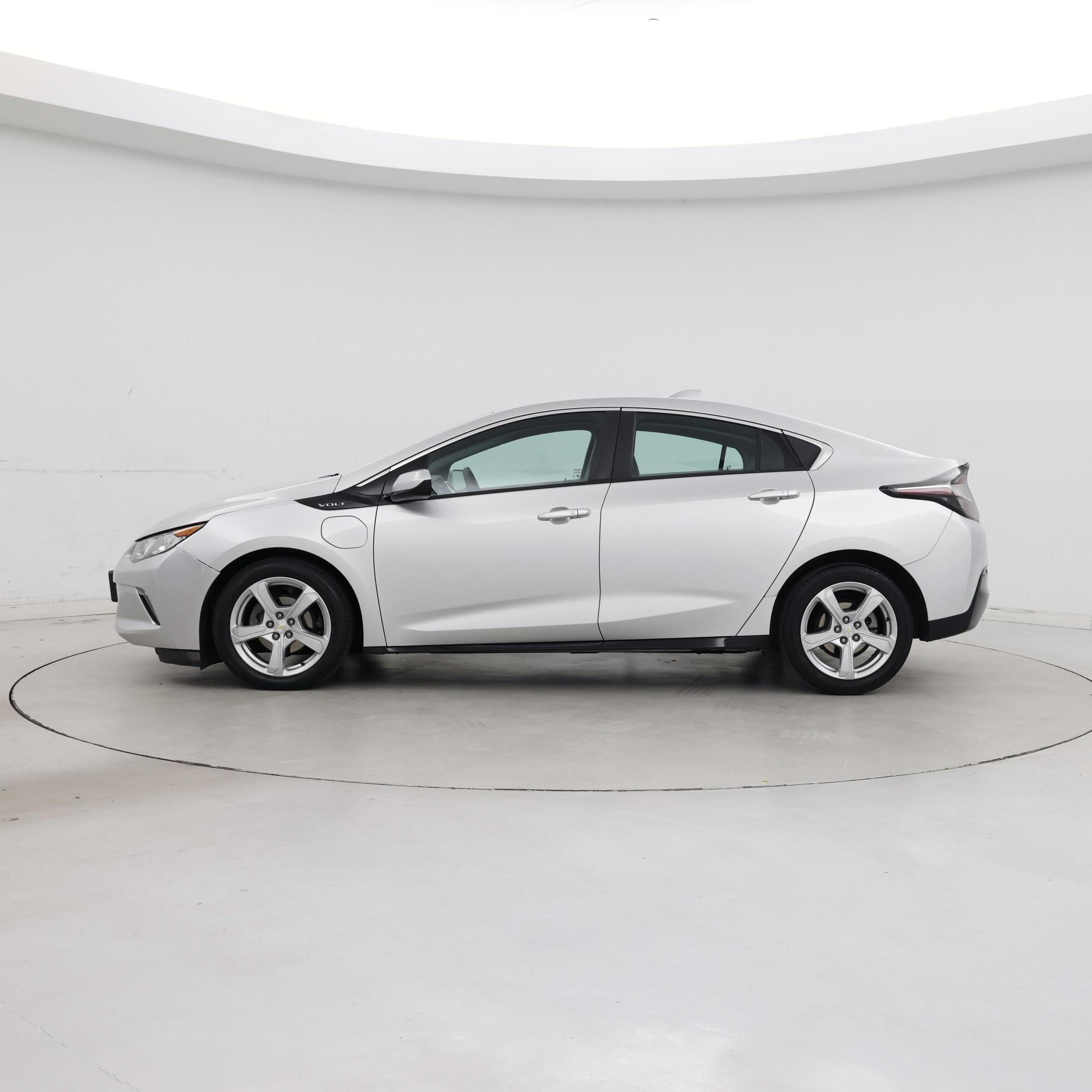 Thumbnail: 2018 Chevrolet Volt - 3