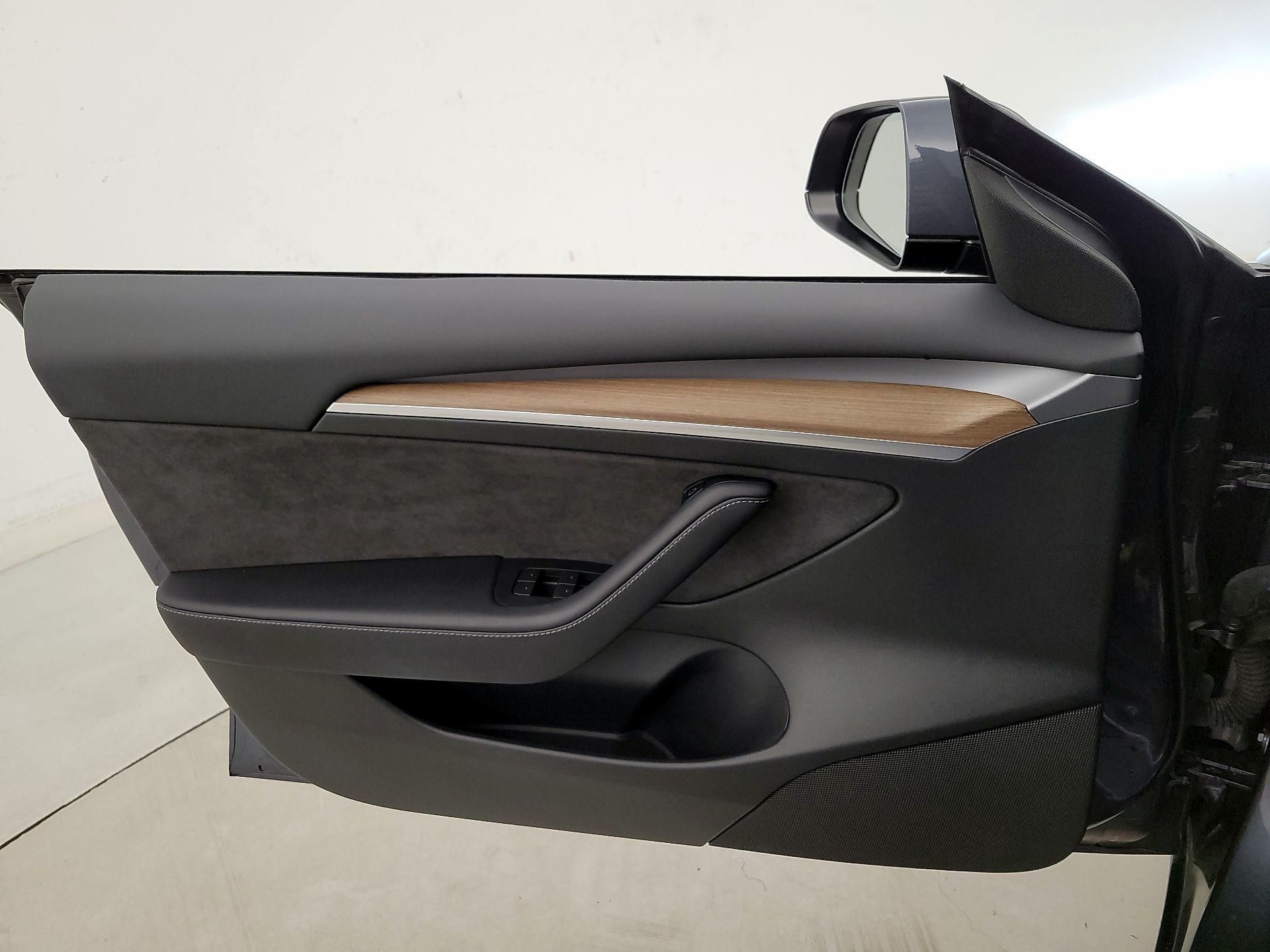 Thumbnail: 2023 Tesla Model 3 - 12