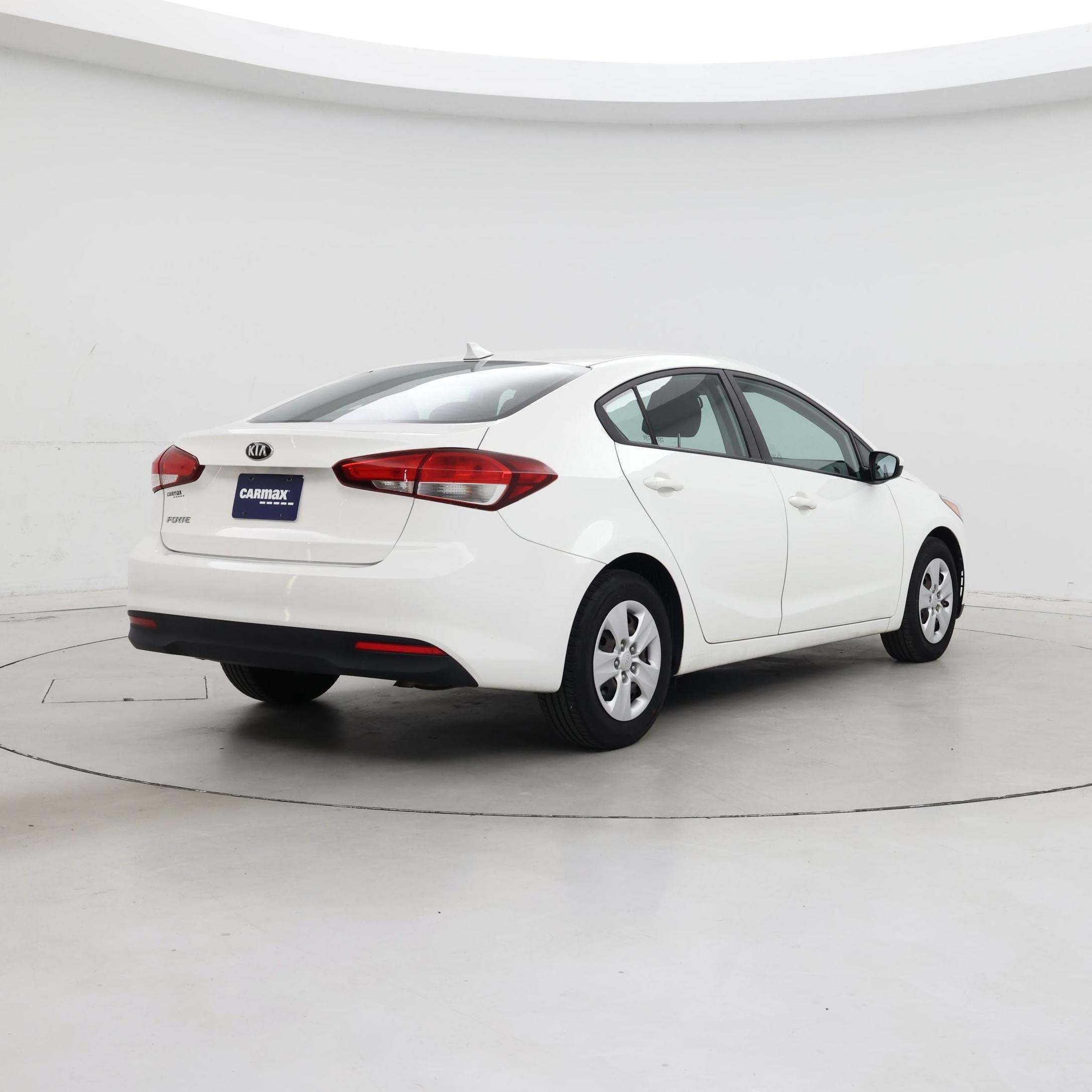 Thumbnail: 2017 Kia Forte - 8