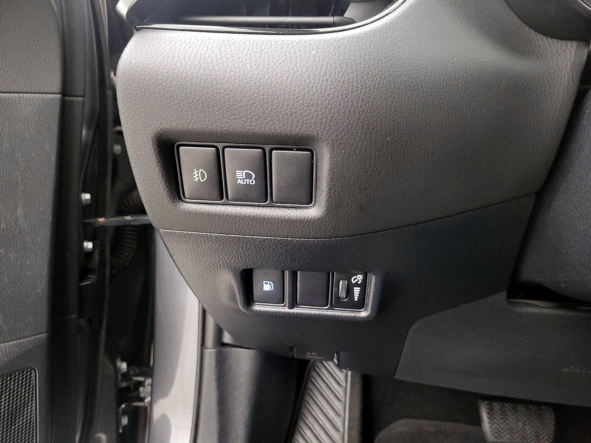 Thumbnail: 2018 Toyota C-HR - 13