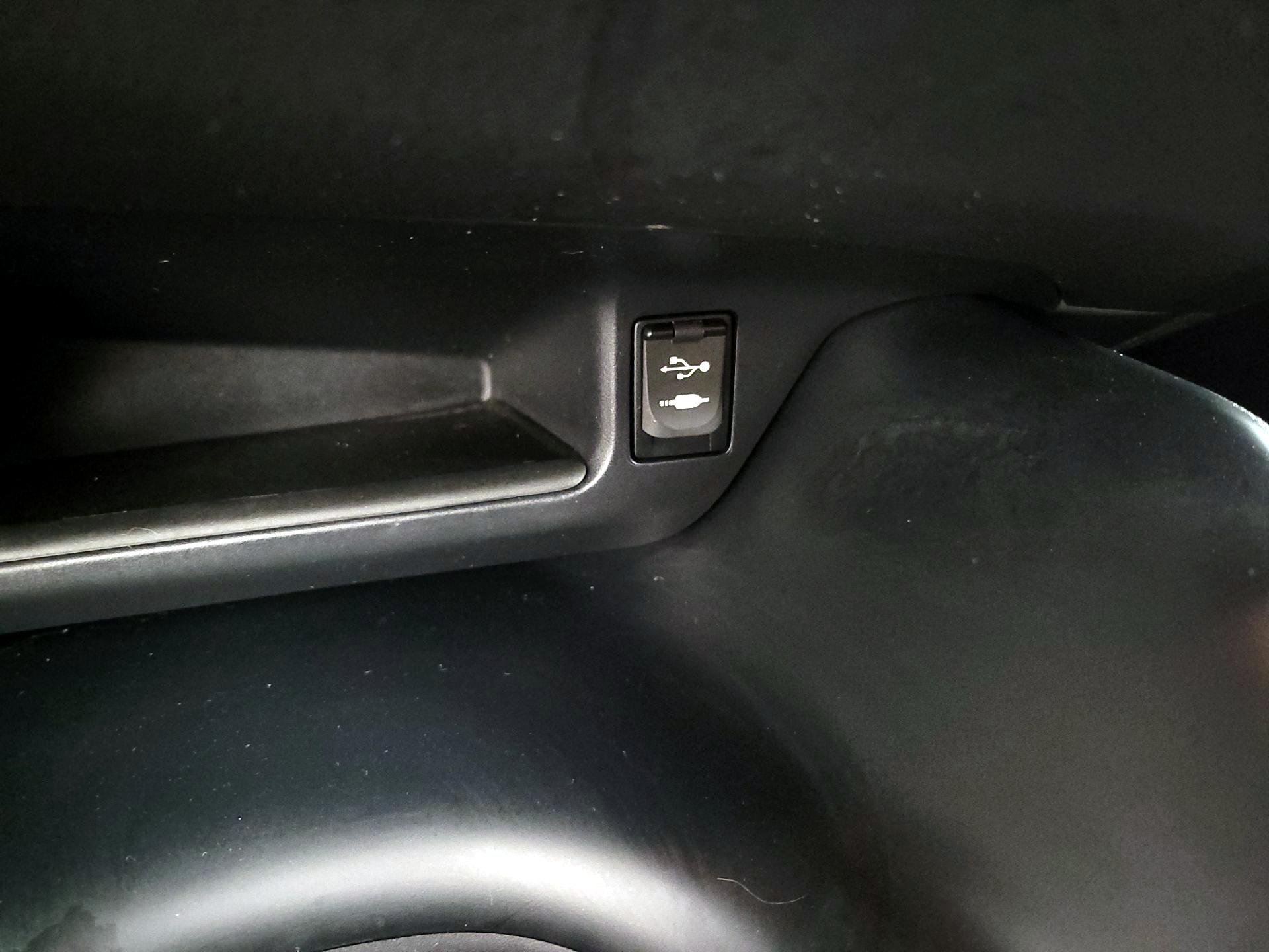 Thumbnail: 2018 Toyota C-HR - 17